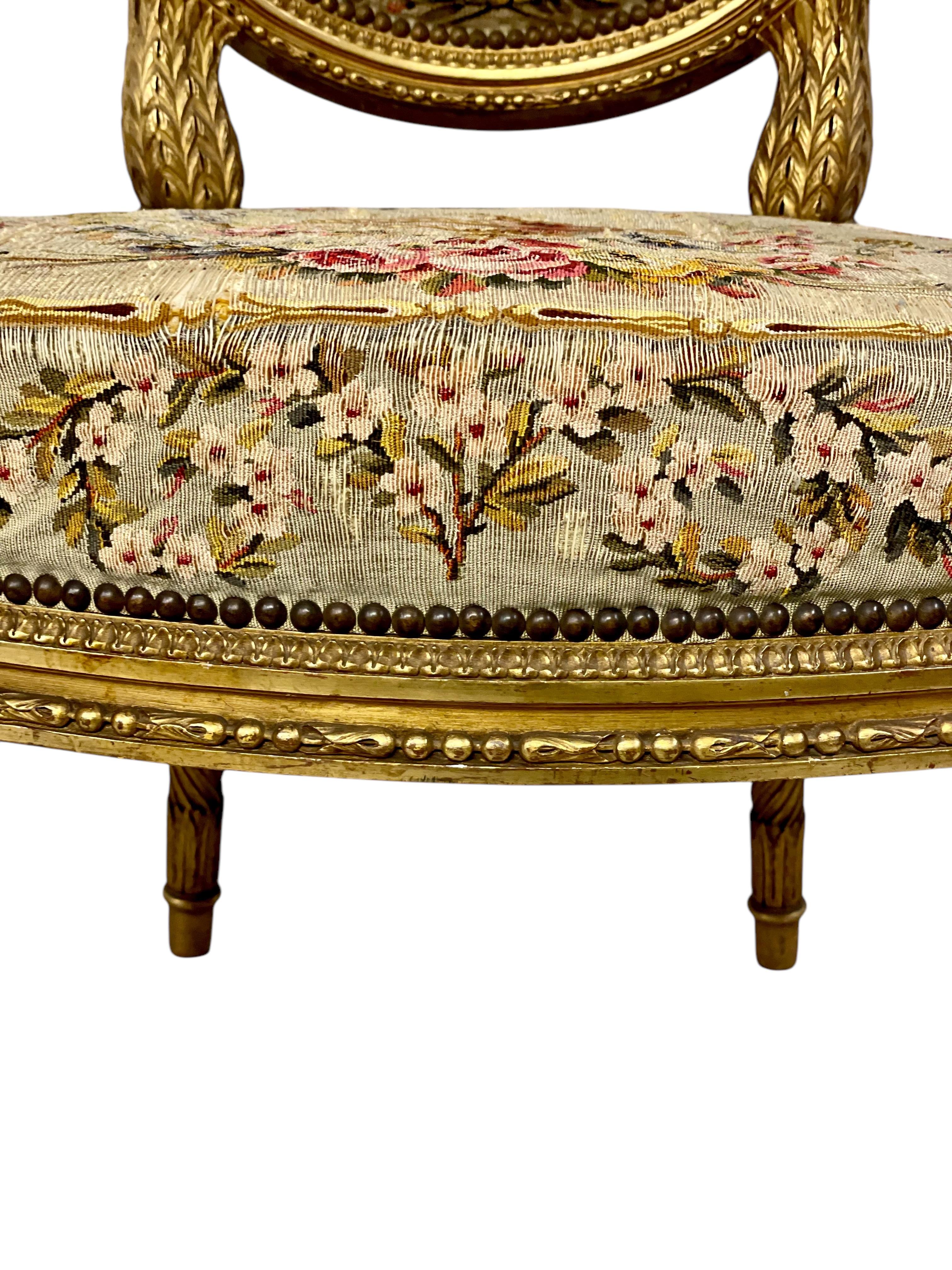 Paire de fauteuils opulents en bois doré du 19ème siècle en vente 7