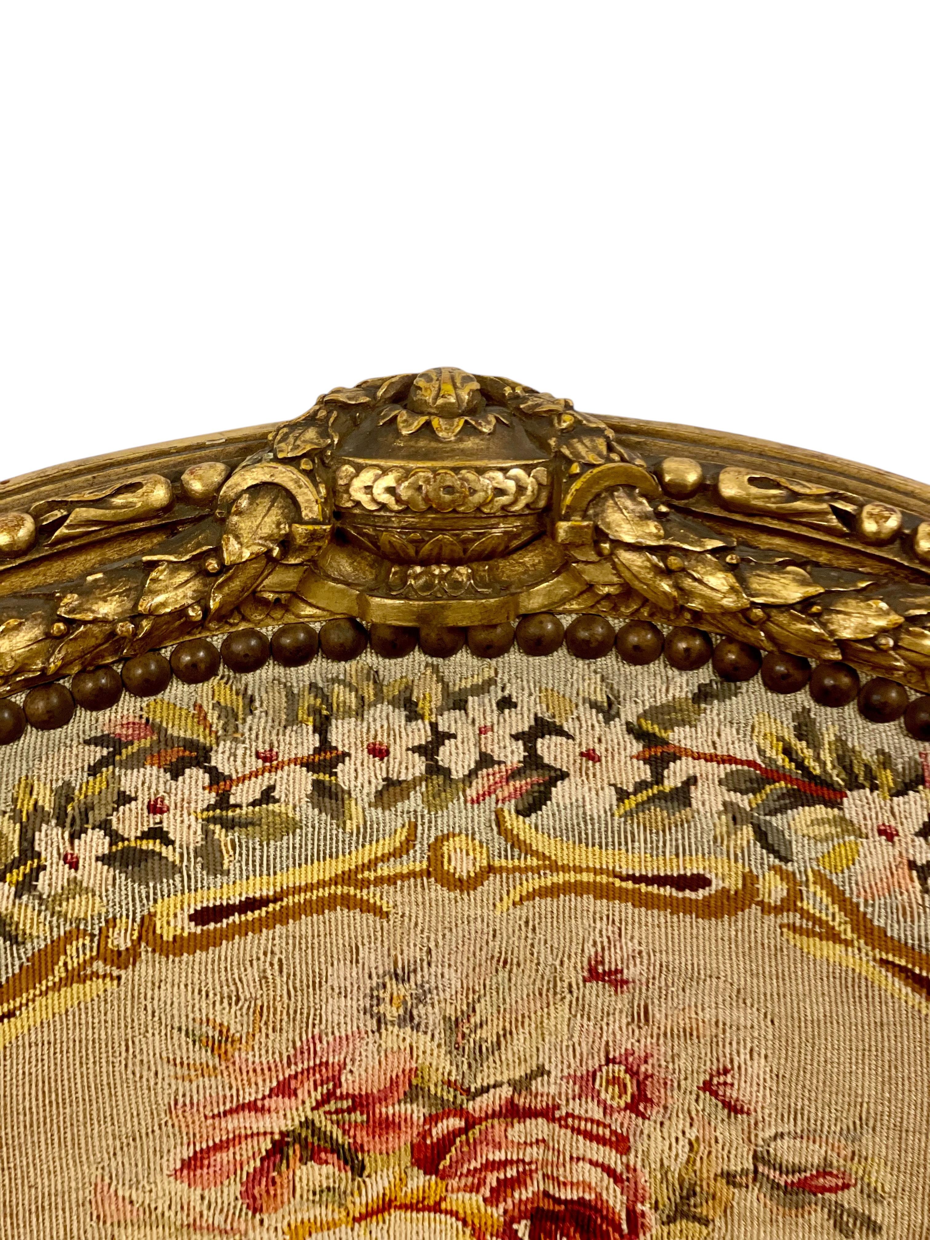 Français Paire de fauteuils opulents en bois doré du 19ème siècle en vente