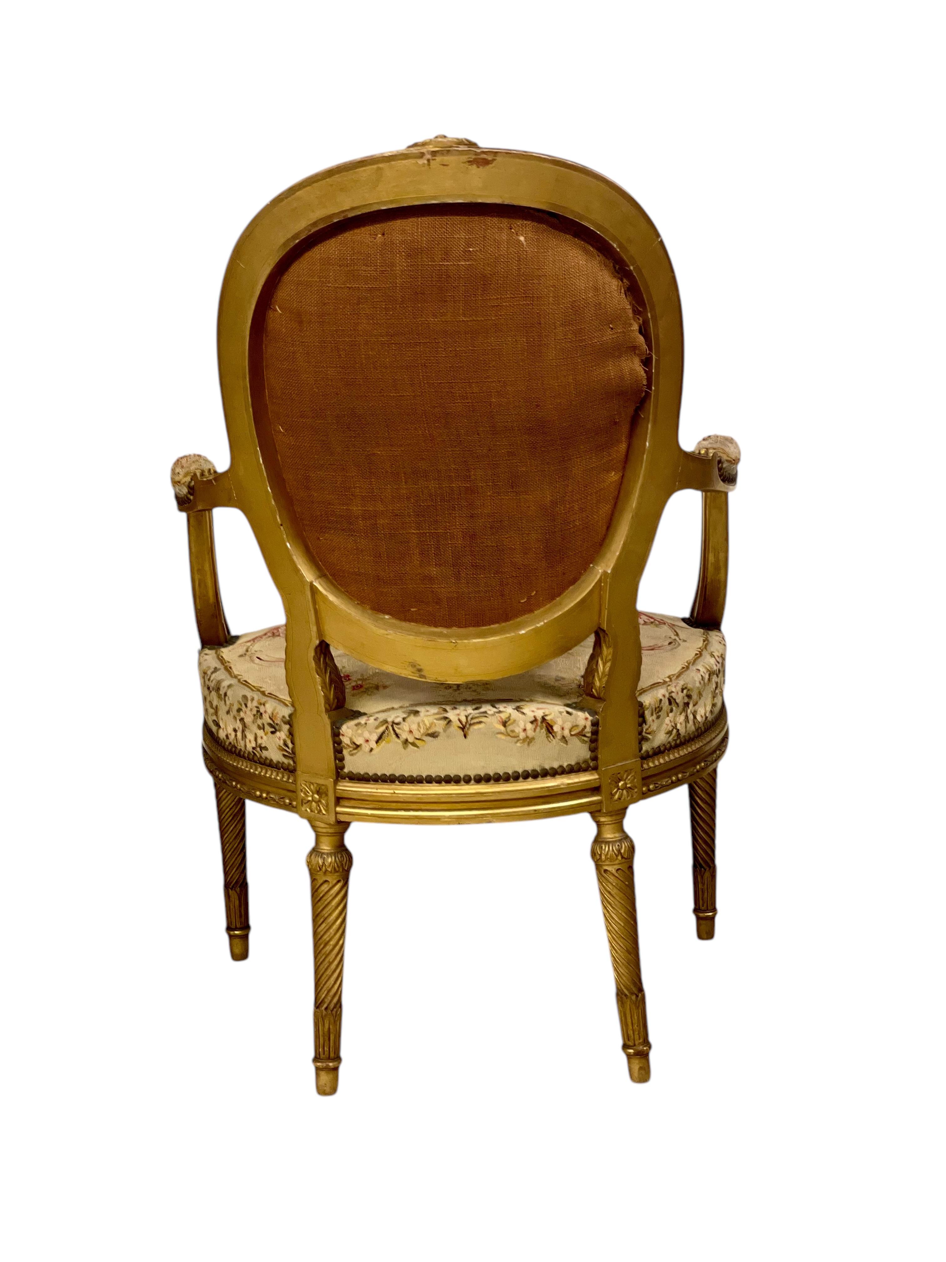 Paire de fauteuils opulents en bois doré du 19ème siècle Bon état - En vente à LA CIOTAT, FR