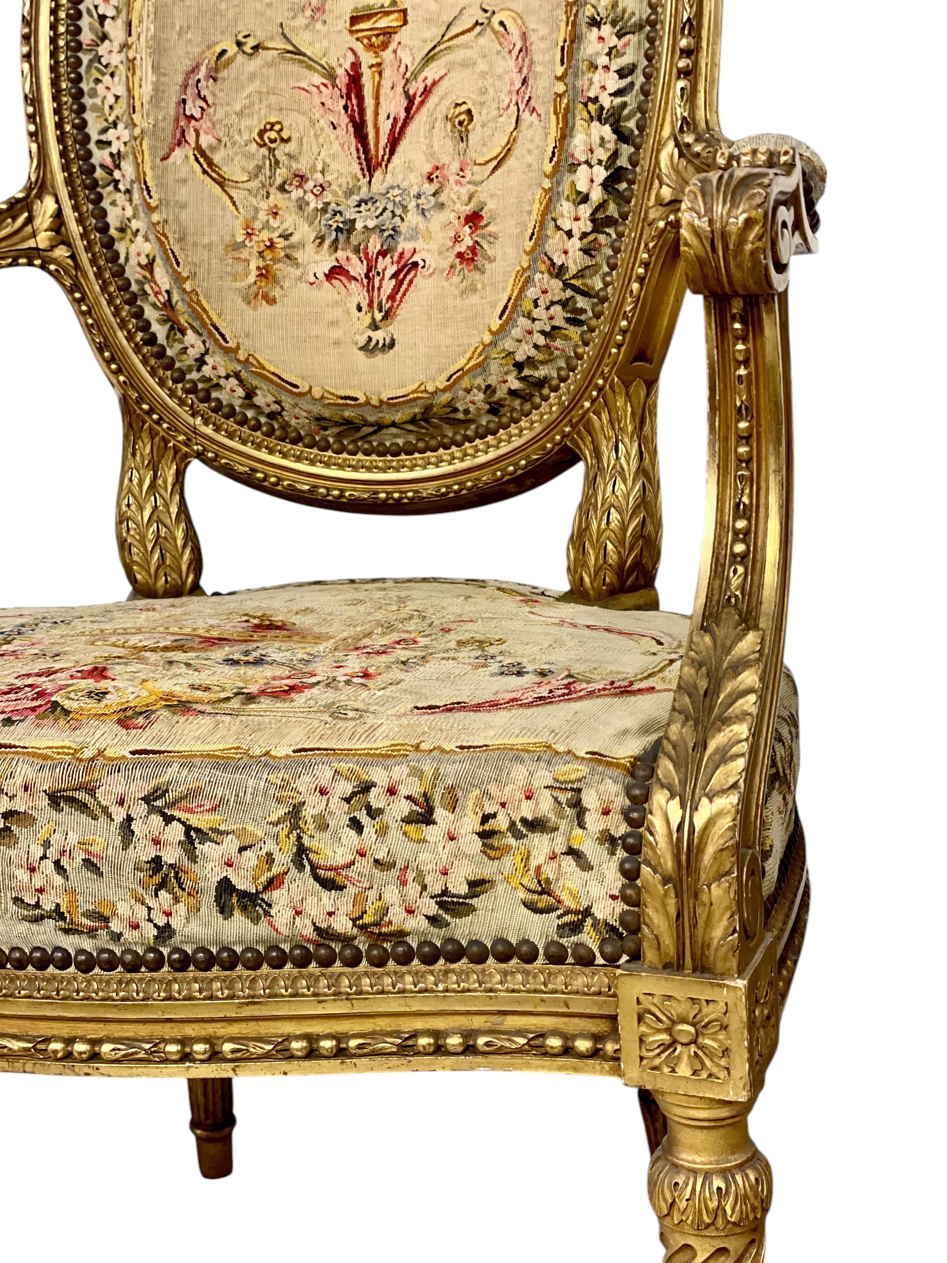 XIXe siècle Paire de fauteuils opulents en bois doré du 19ème siècle en vente