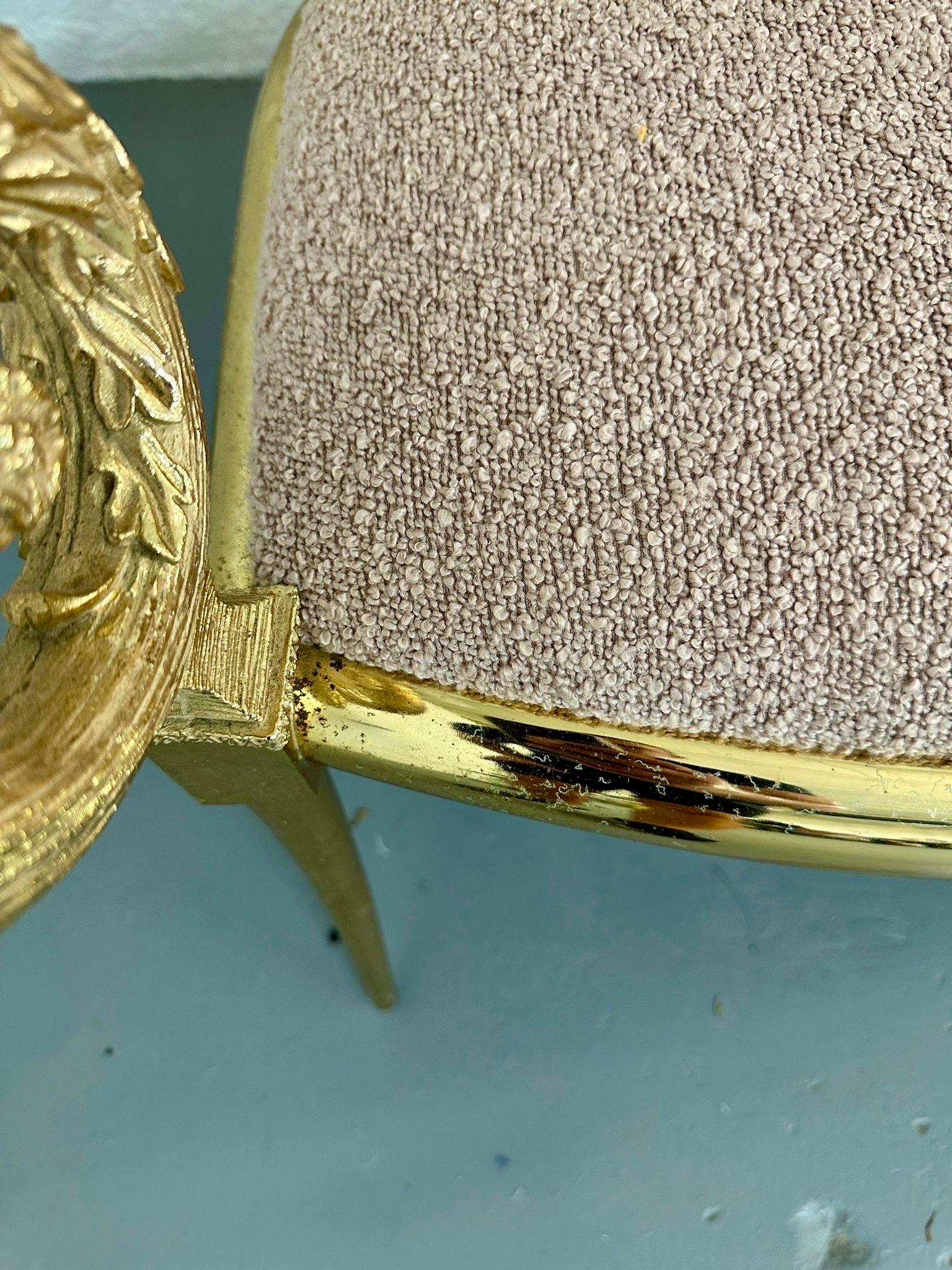 Espagnol Paire d'opulents fauteuils décoratifs Manuel Vidal Grau en métal plaqué or en vente