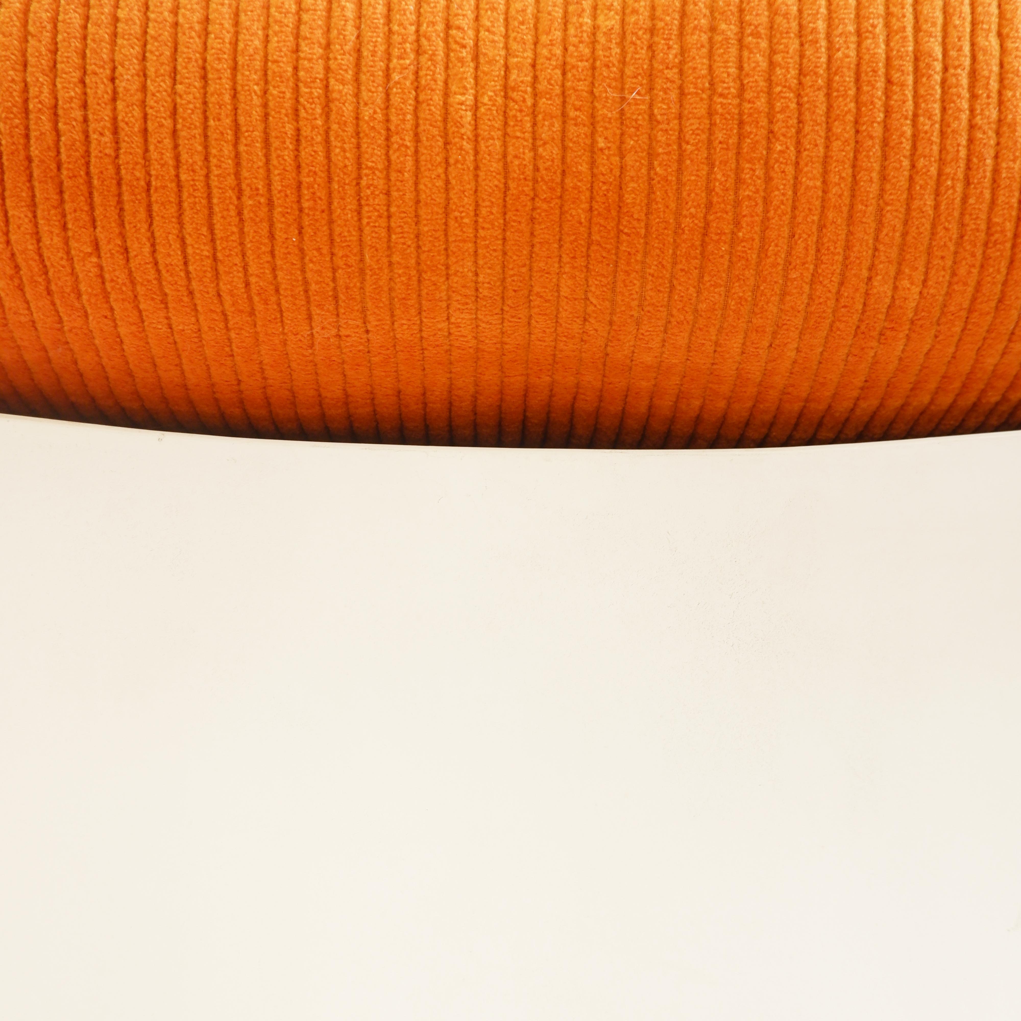 Pair of orange and brown velvet Italian lounge chairs from the 70s For Sale 4