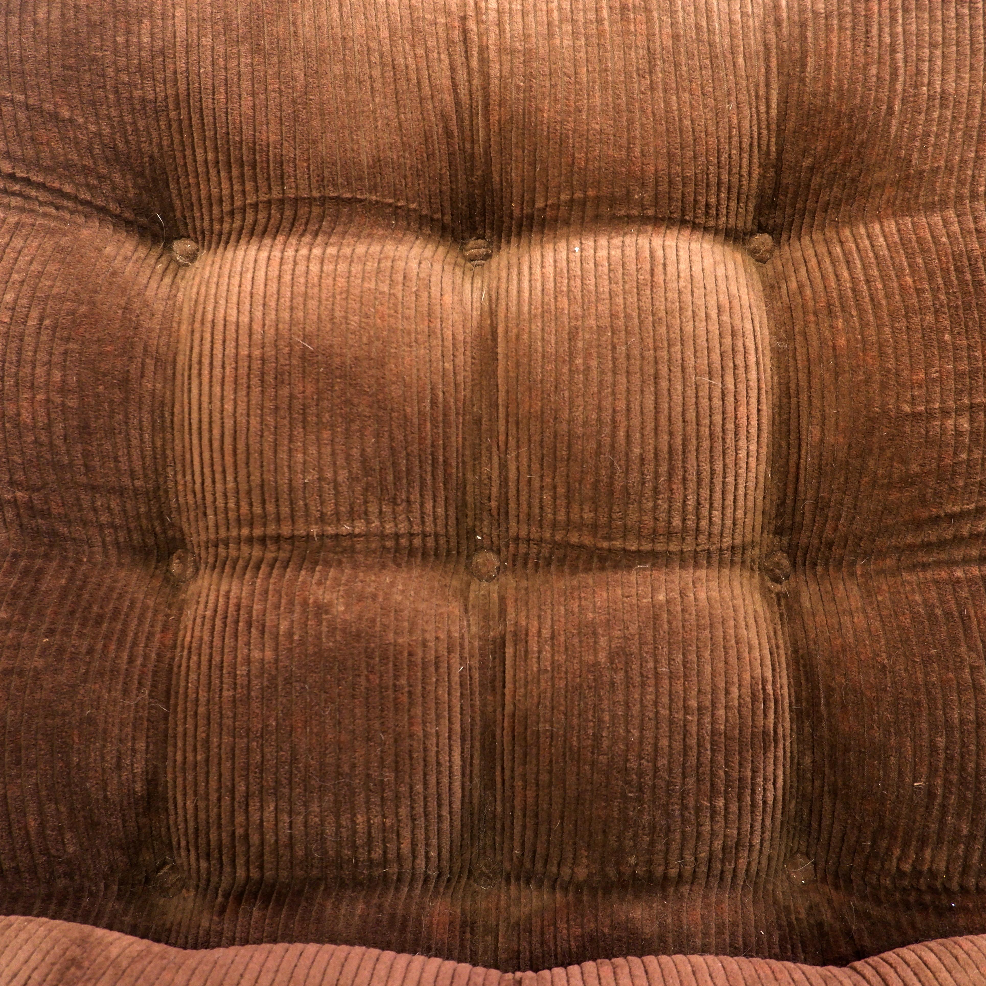 Pair of orange and brown velvet Italian lounge chairs from the 70s For Sale 6
