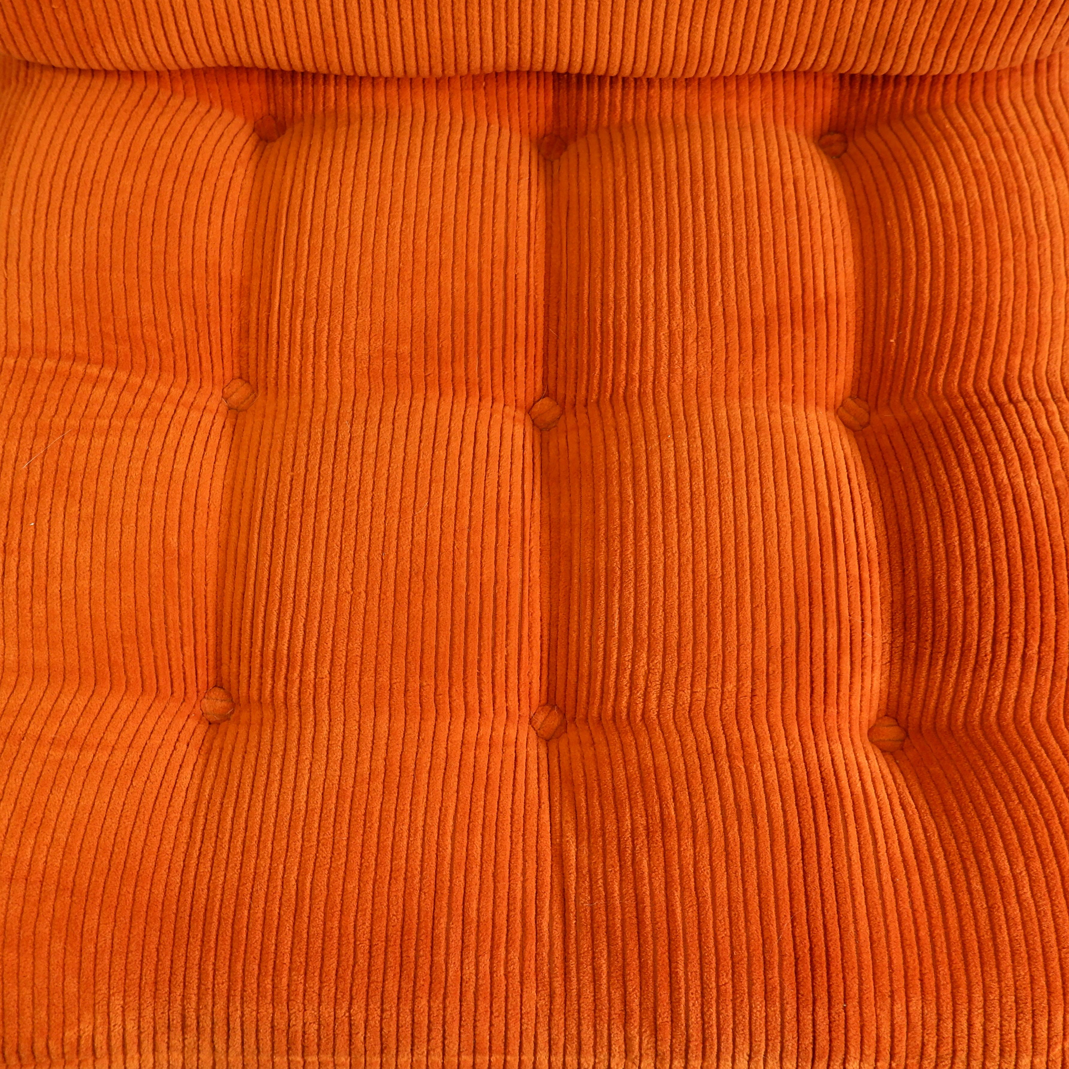 Pair of orange and brown velvet Italian lounge chairs from the 70s For Sale 7