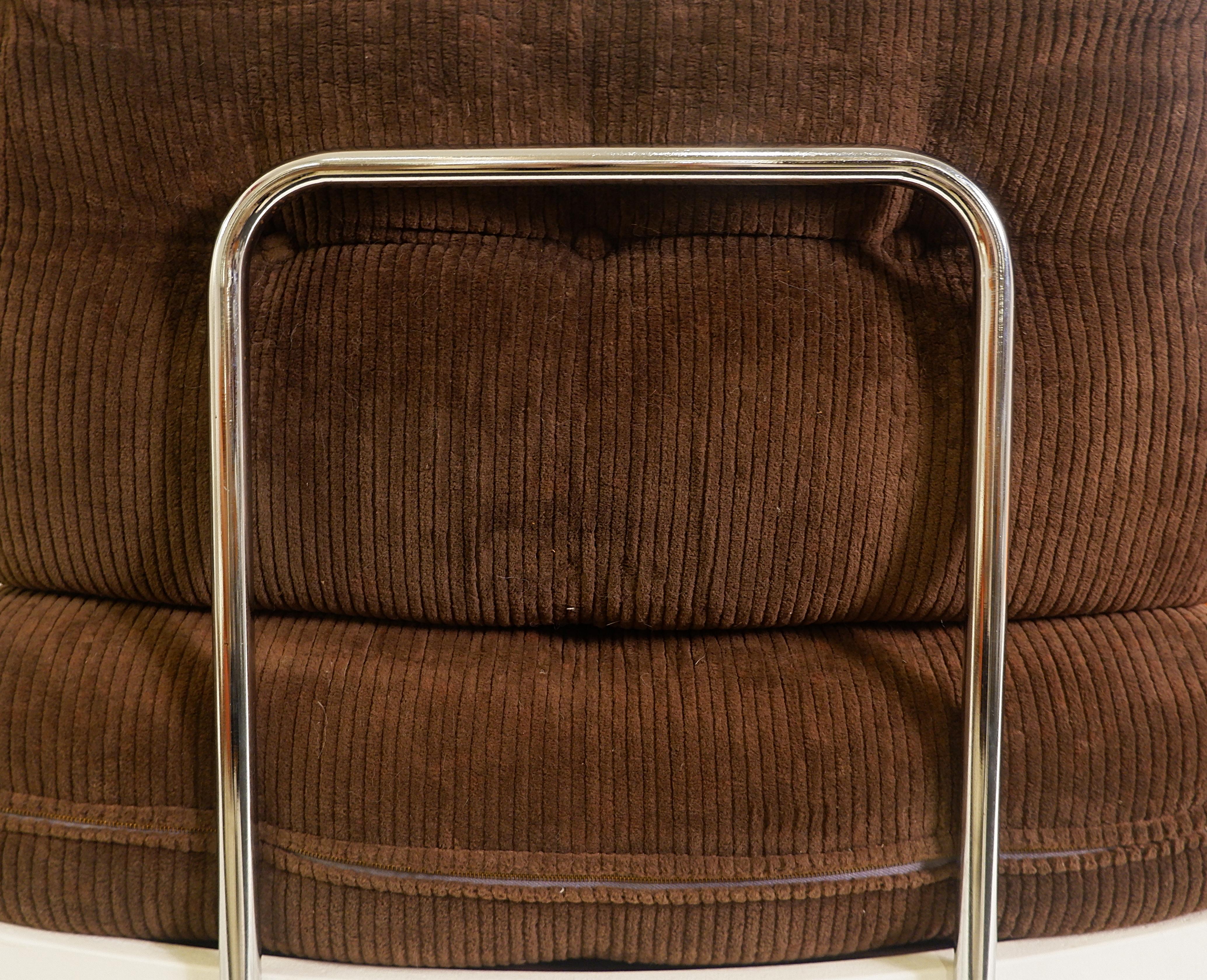Pair of orange and brown velvet Italian lounge chairs from the 70s For Sale 10