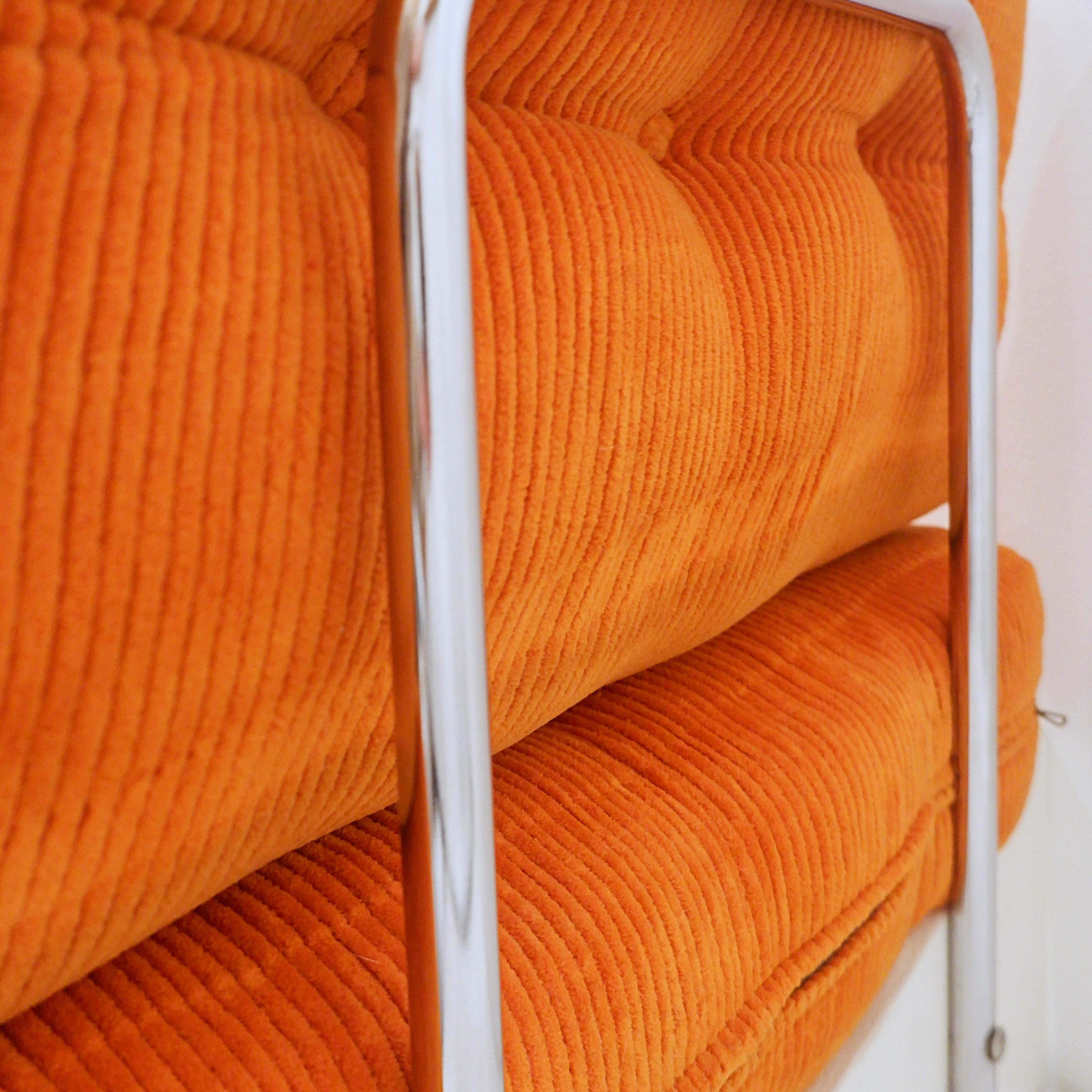 Mid-Century Modern Pair of orange and brown velvet Italian lounge chairs from the 70s For Sale