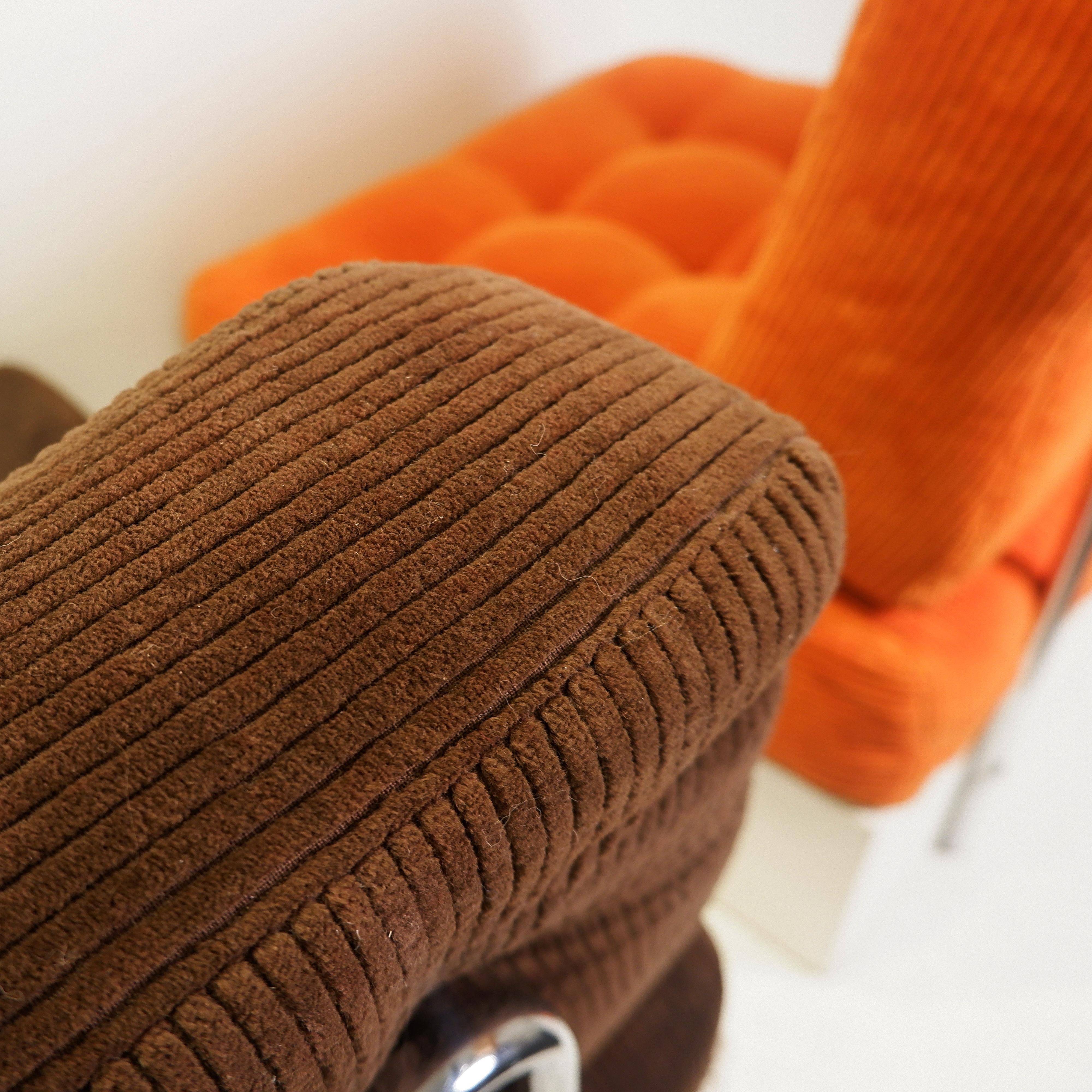 20th Century Pair of orange and brown velvet Italian lounge chairs from the 70s For Sale