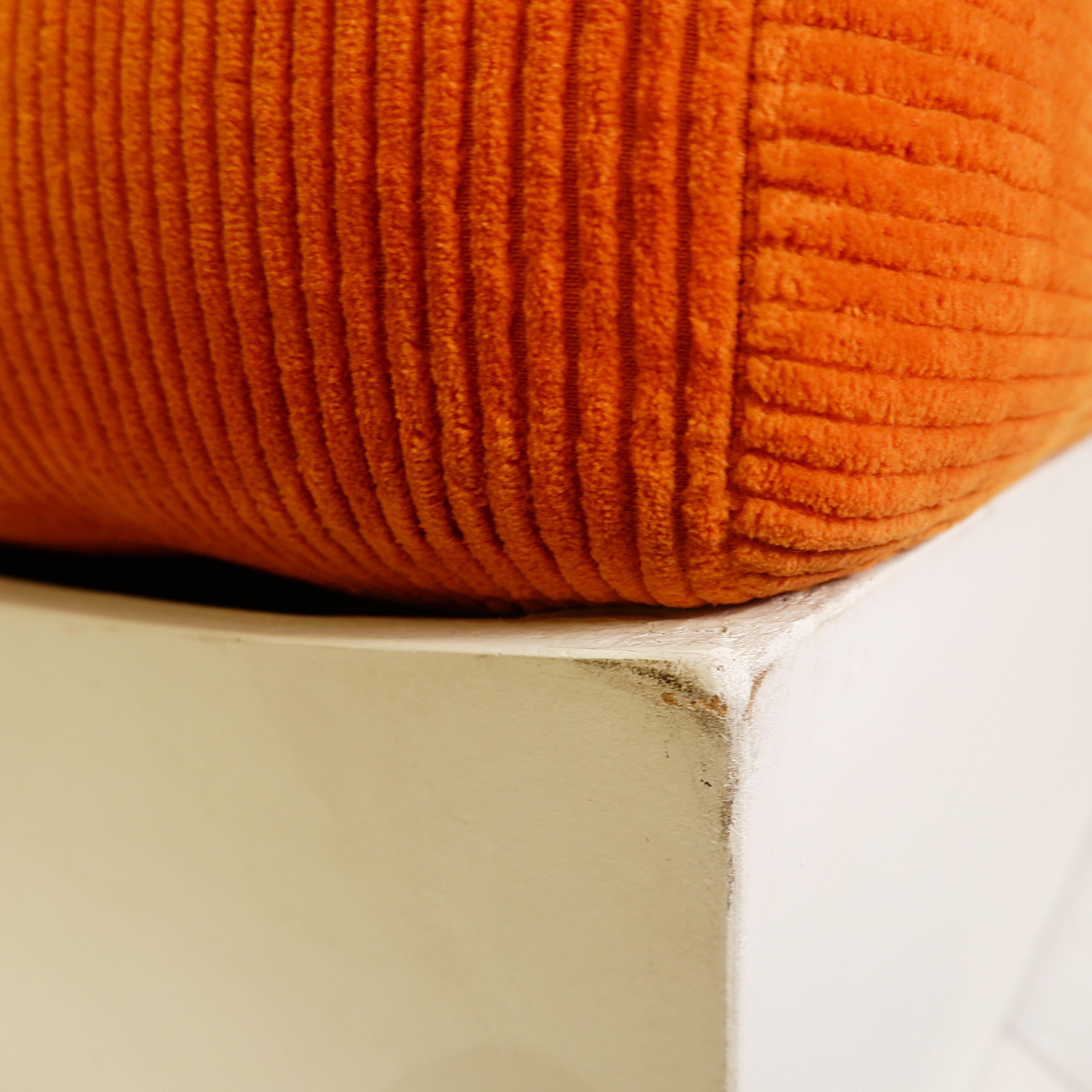 Pair of orange and brown velvet Italian lounge chairs from the 70s For Sale 2