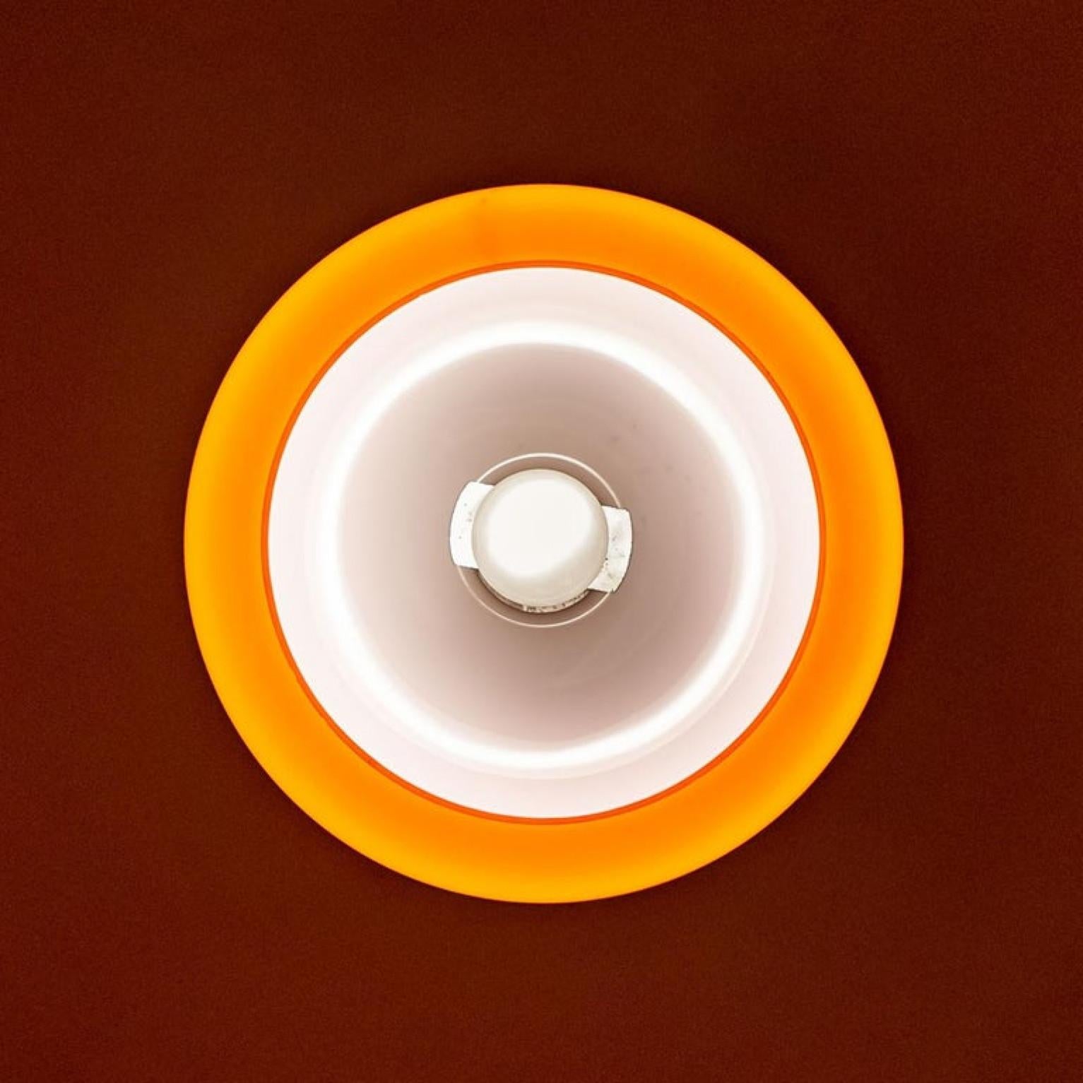 XX secolo Coppia di lampade a sospensione Peill & Putzler soffiato arancione, anni '70 in vendita