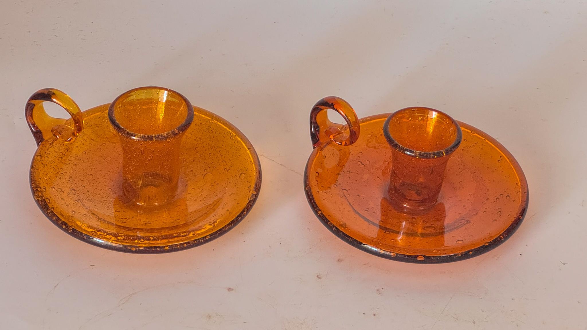 Paire de bougeoirs en verre bullé orange - Biot, France - années 1960 Bon état - En vente à Auribeau sur Siagne, FR