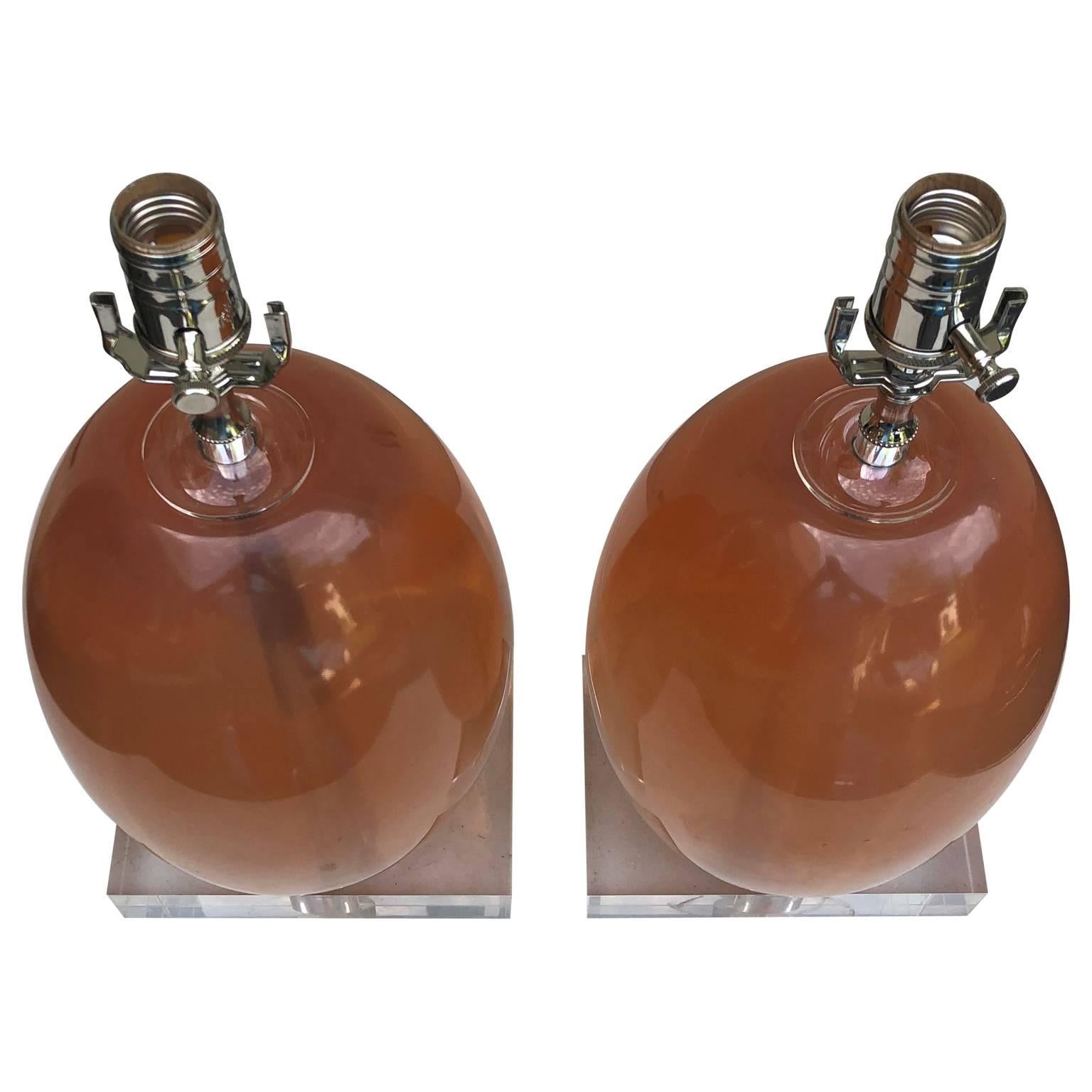 Pair Of Orange Ellipse-Shaped Resin Table Lamps On Thick Lucite Base For Sale 1