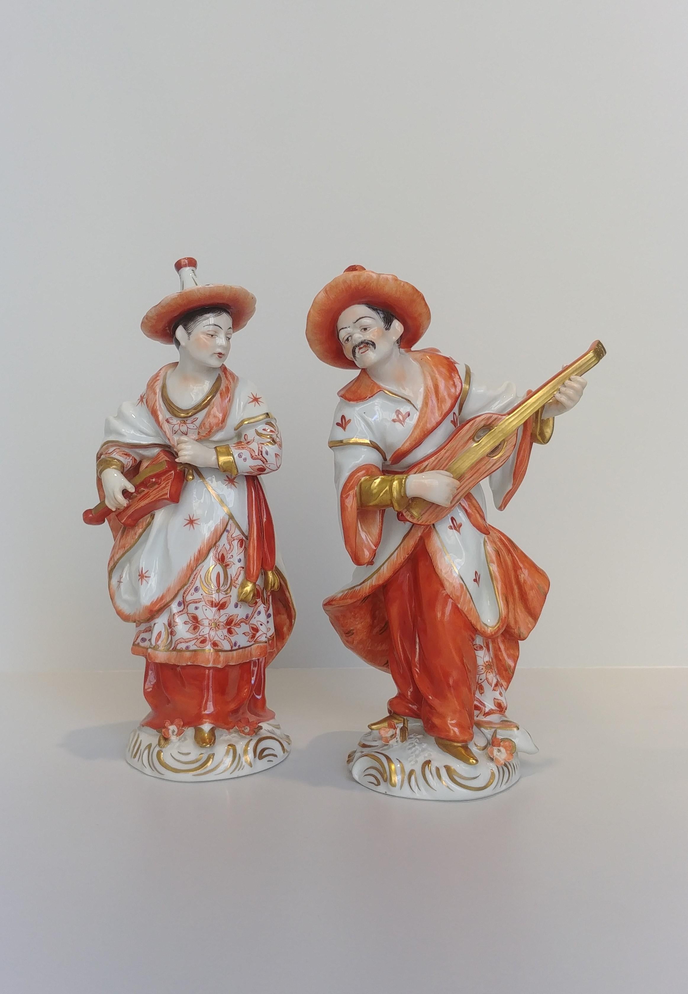 Chinoiserie Pair of Orange Gold Dresden Porcelain Figurines Chinese Musicians, 20th Century For Sale
