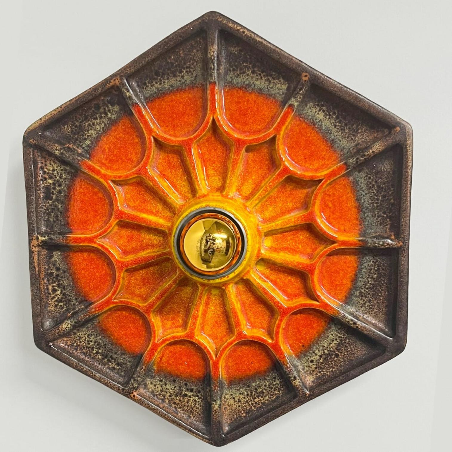 Ère spatiale Paire d'appliques hexagonales en céramique orange, Allemagne, 1970 en vente