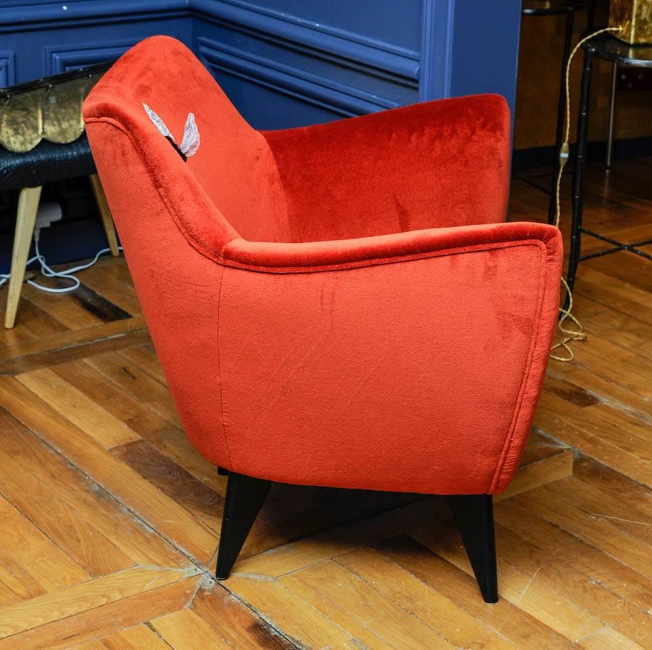 Pair of Velvet Armchairs with embroidery at cost price. In Excellent Condition For Sale In Saint-Ouen (PARIS), FR