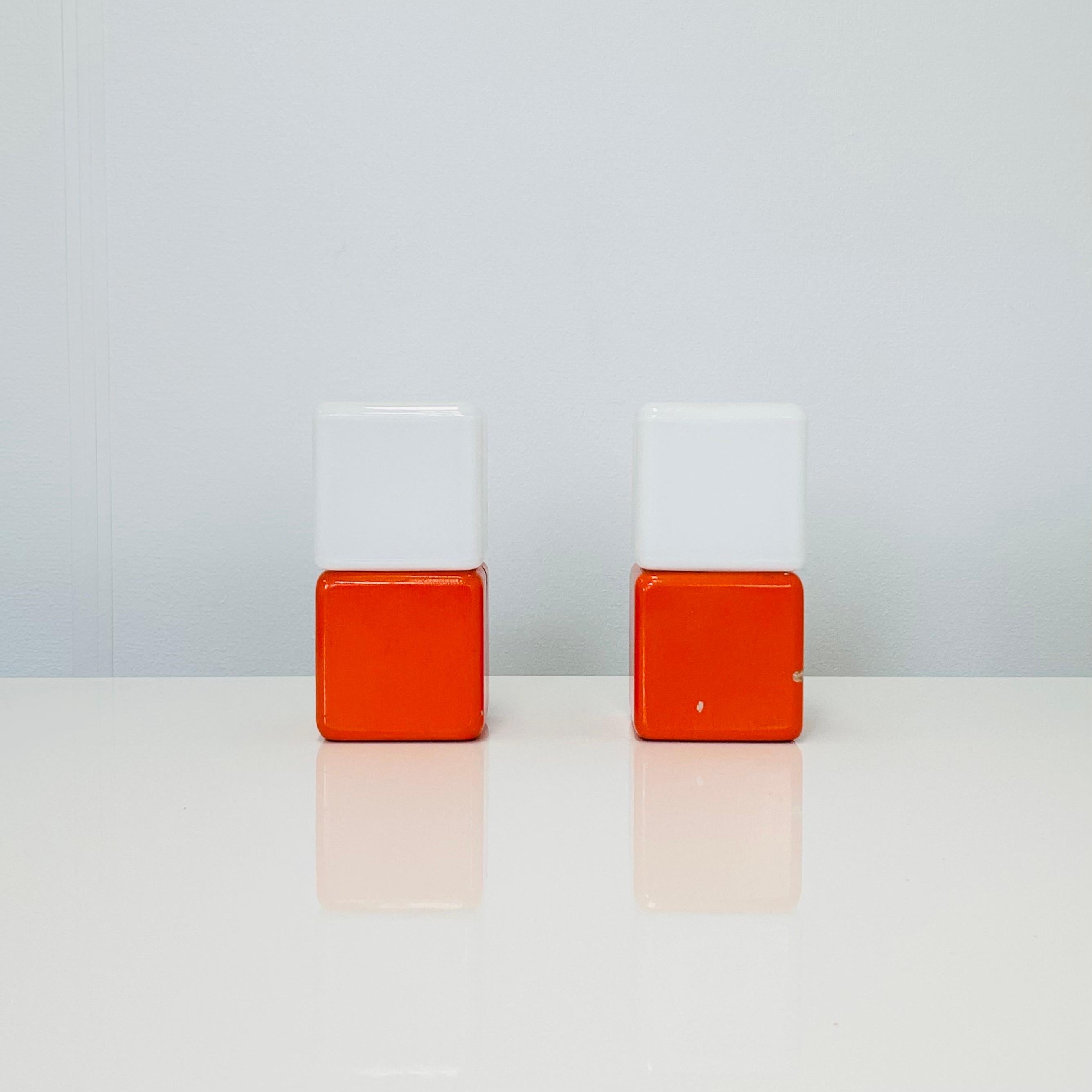 Pair of Orange & White Bed Lamps by Holm Sørensen, 1960s, Denmark In Good Condition For Sale In Værløse, DK