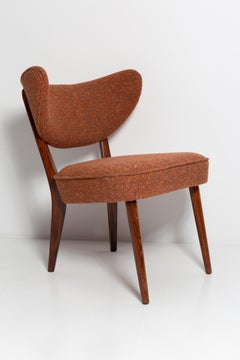 Paire de fauteuils club en laine orange en forme de coquille, par Vintola Studio, Europe, Pologne