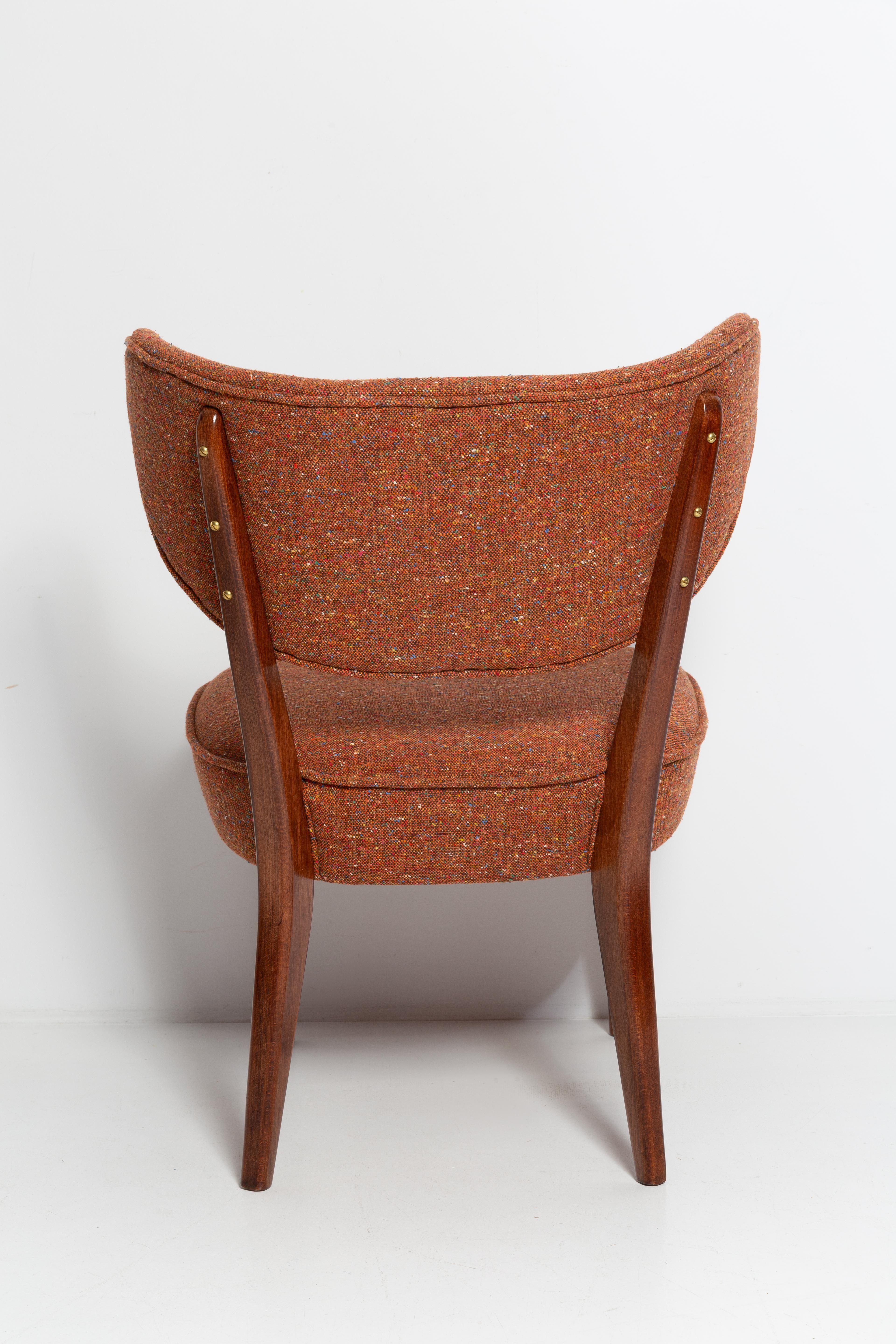 Polonais Paire de fauteuils club en laine orange en forme de coquille, par Vintola Studio, Europe, Pologne en vente