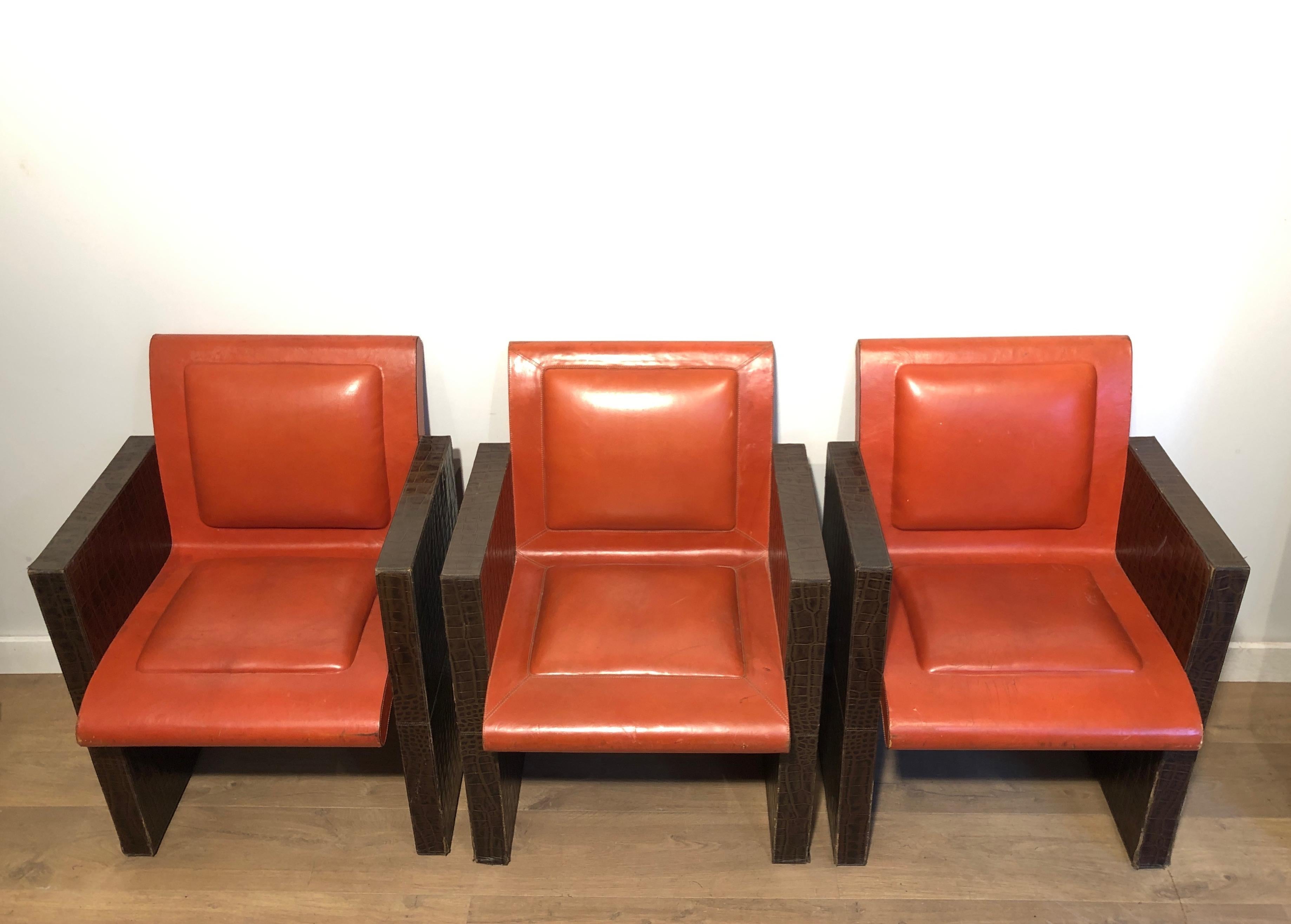 Paar Sessel aus orangefarbenem und braunem Leder (können auch einzeln verkauft werden).  im Angebot 9