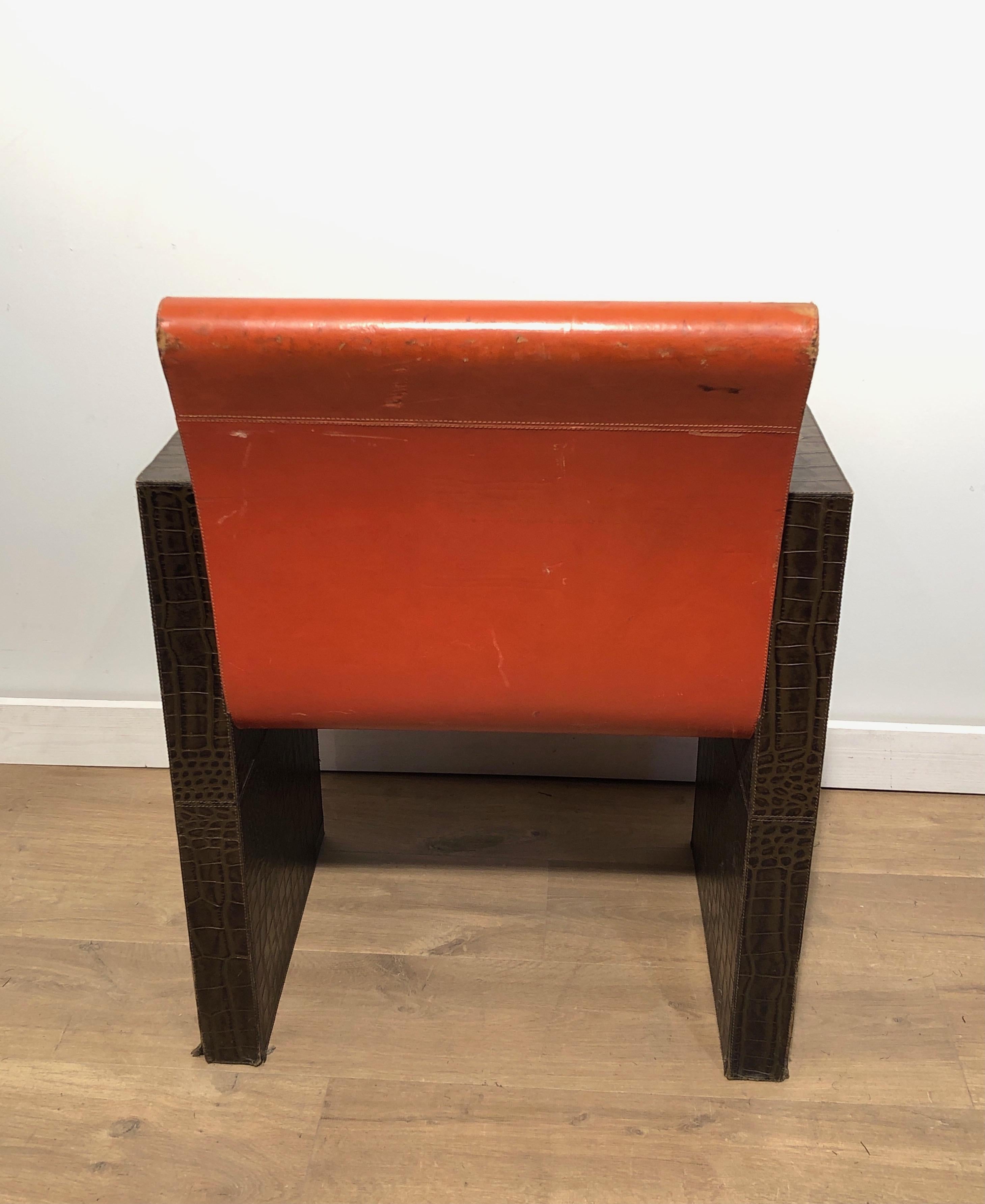 Paar Sessel aus orangefarbenem und braunem Leder (können auch einzeln verkauft werden).  im Angebot 10