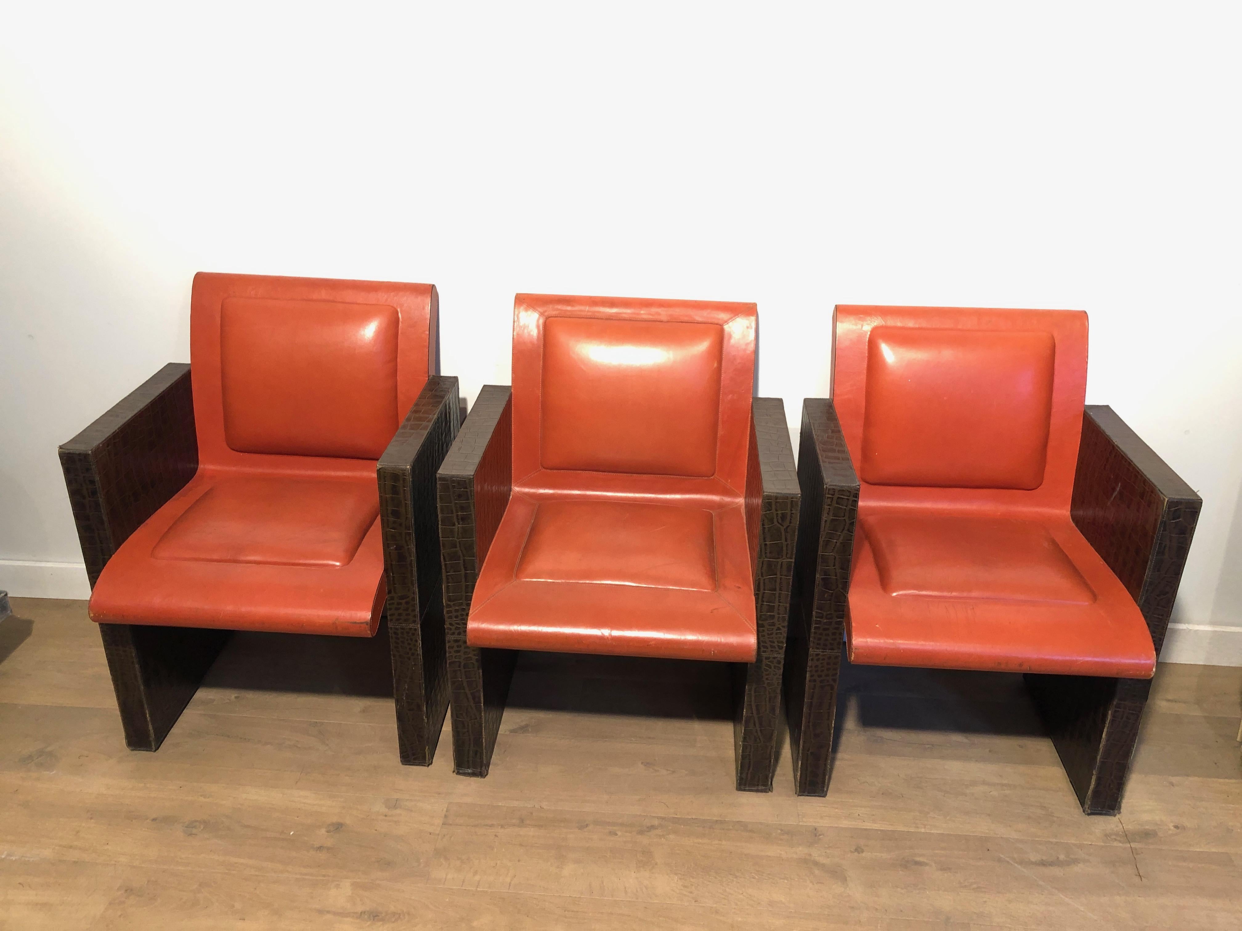 Paar Sessel aus orangefarbenem und braunem Leder (können auch einzeln verkauft werden).  im Angebot 14