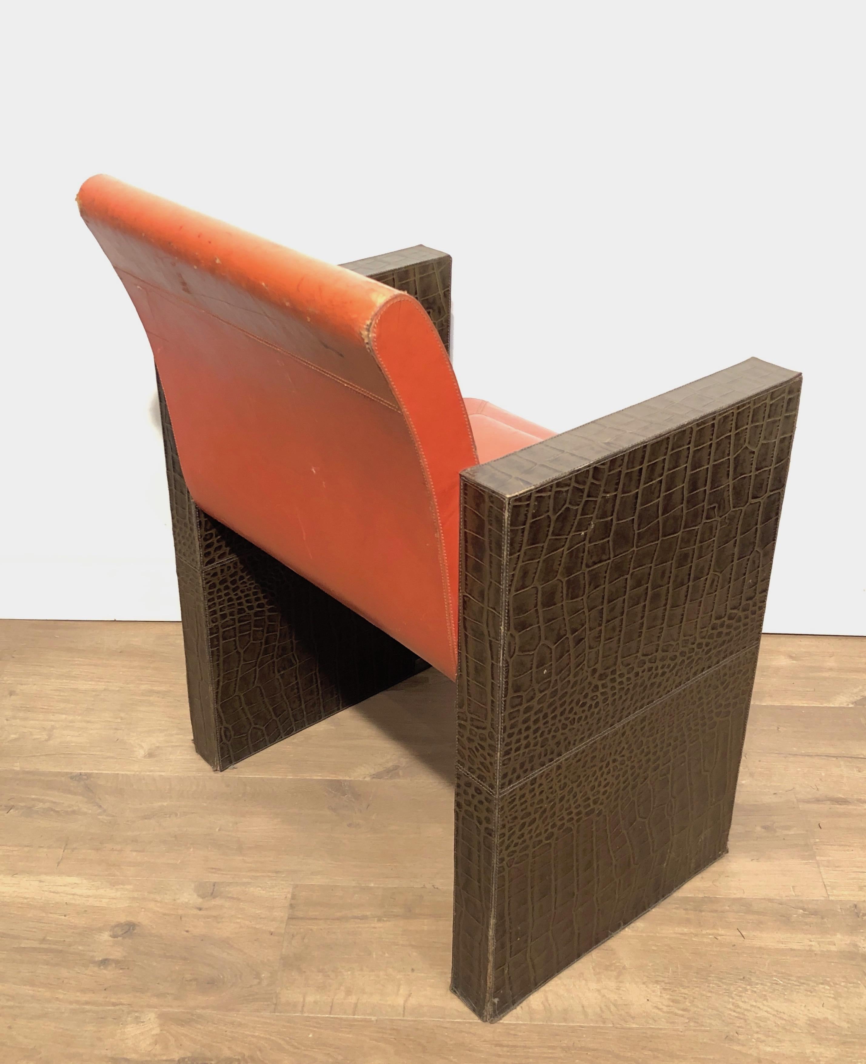 Paar Sessel aus orangefarbenem und braunem Leder (können auch einzeln verkauft werden).  im Angebot 1