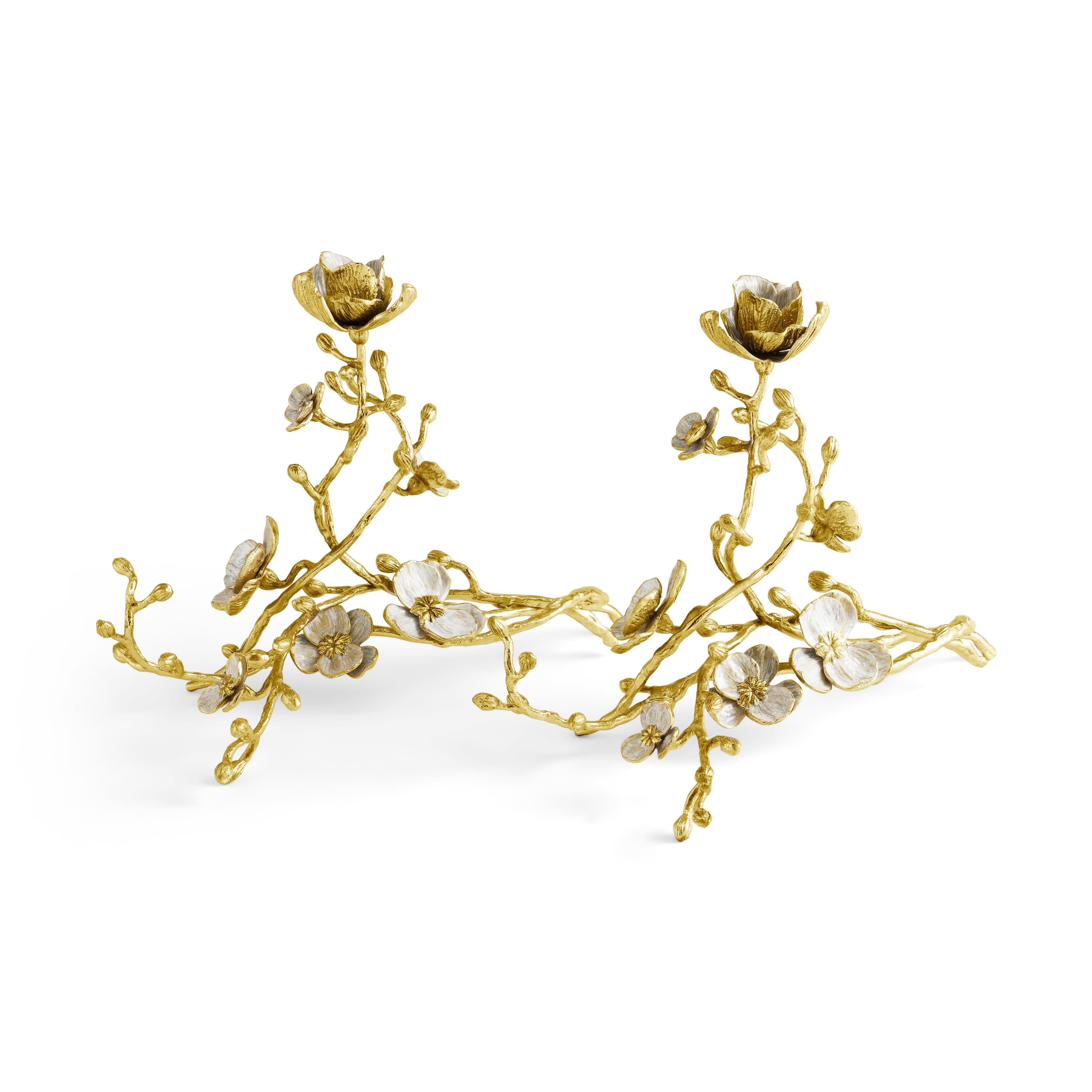 Coppia di portacandele Orchidea, realizzati in ottone e smalto bianco. In condizioni Nuovo in vendita a Saint-Ouen, FR