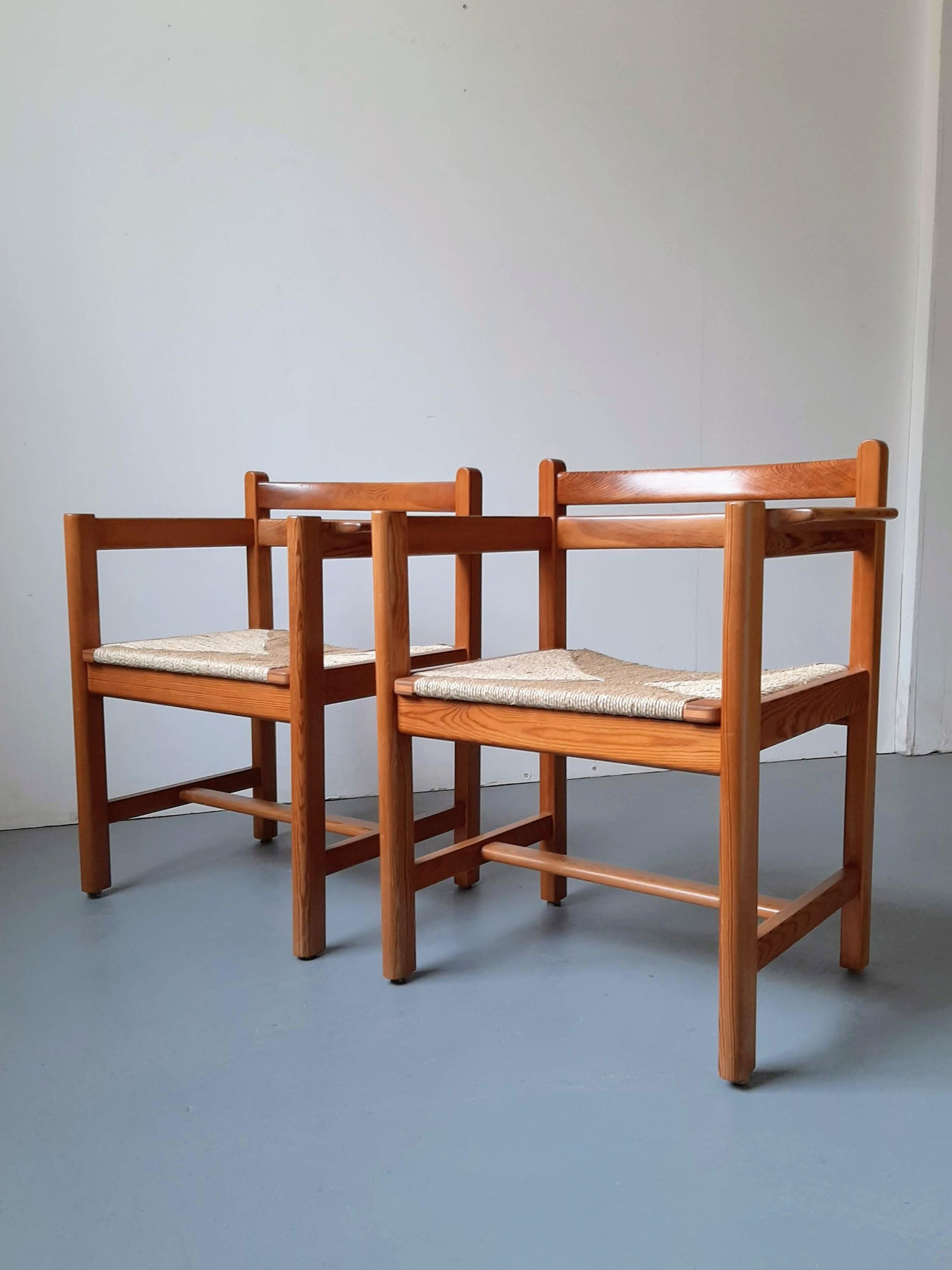 Poltrone 'Asserbo' in pino oregon con sedute intrecciate. Disegnata da Børge Mogensen e prodotta dalla Karl Andersson & Söner, in Svezia, negli anni '70. Entrambi sono marchiati e in buone condizioni di restauro.