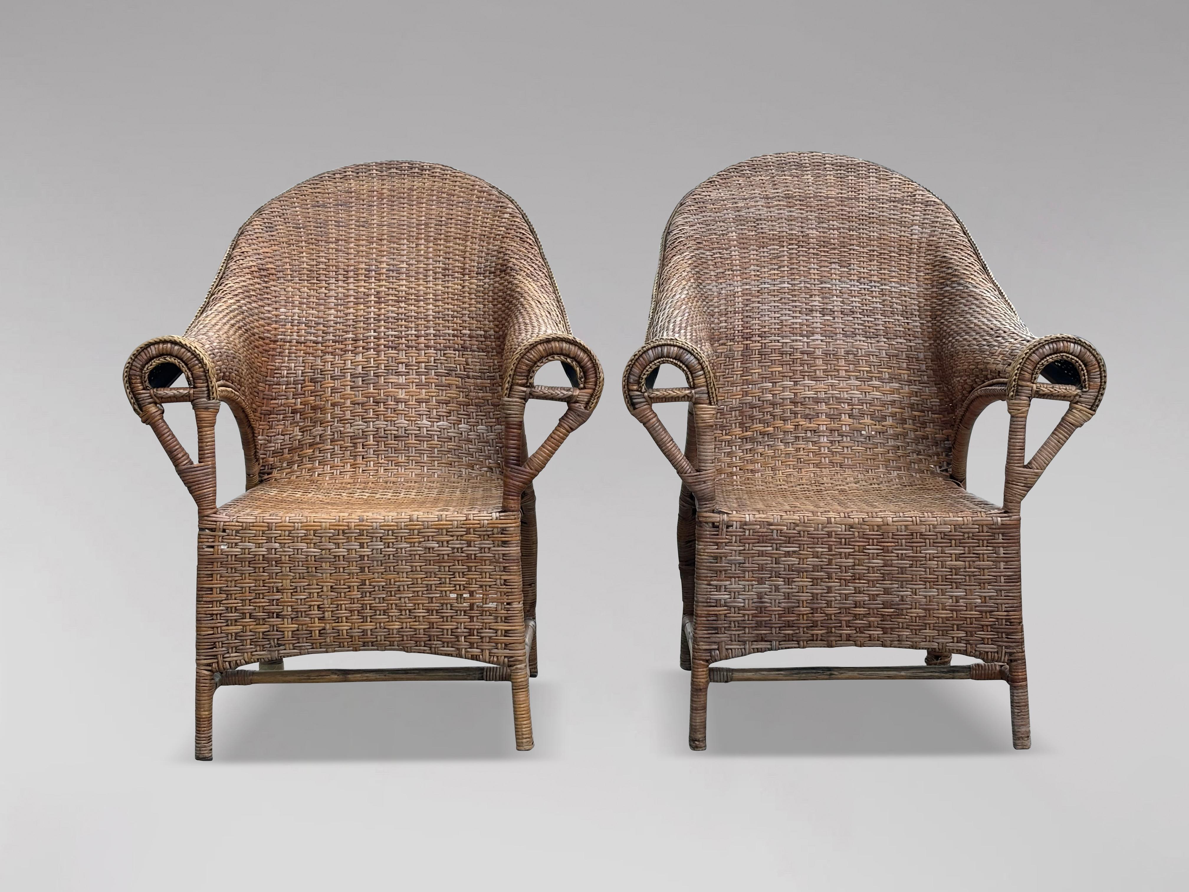 Britannique Paire de fauteuils Arts & Crafts en osier et rotin biologique par Dryad en vente
