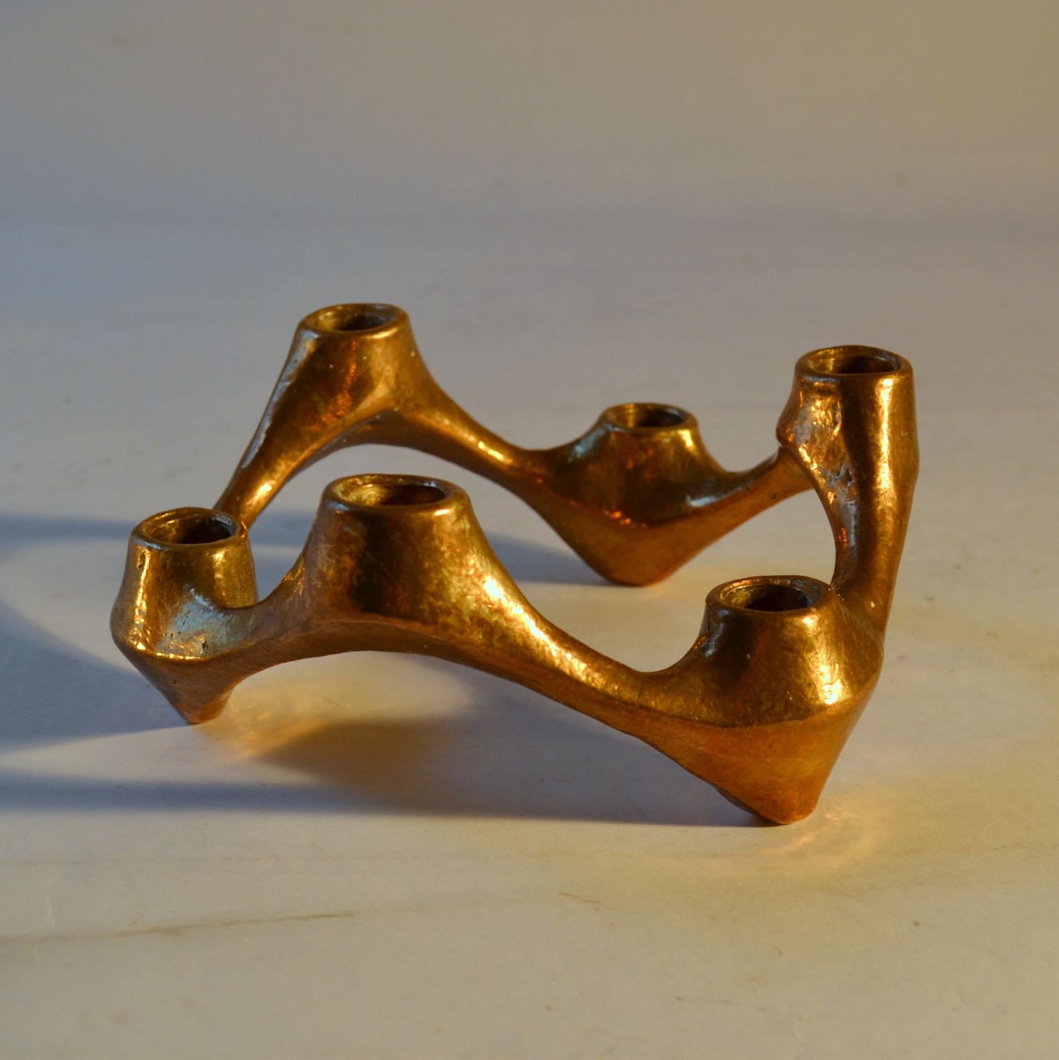 Moulage Paire de candélabres circulaires en bronze pour six bougies en vente