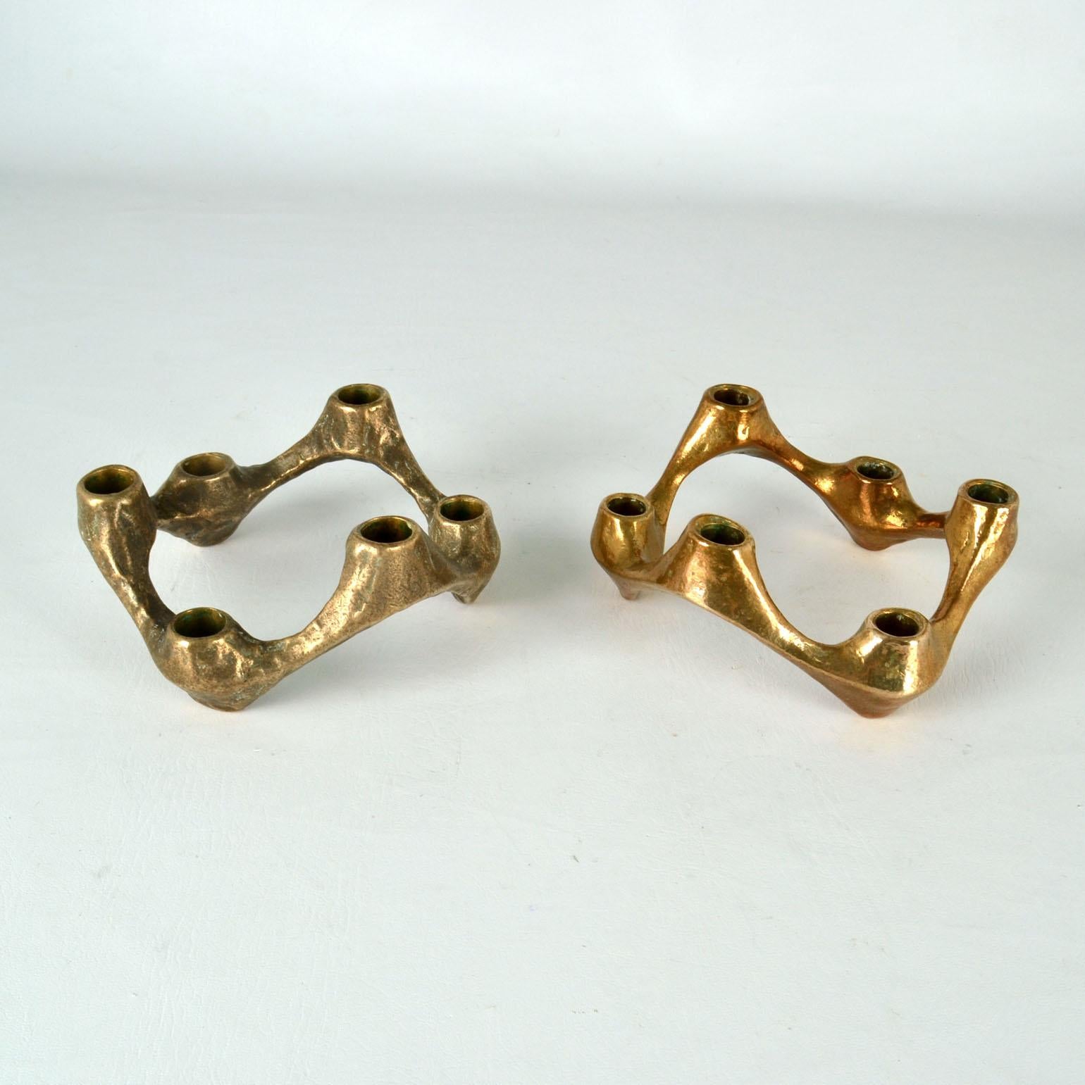 Paire de candélabres circulaires en bronze pour six bougies Excellent état - En vente à London, GB