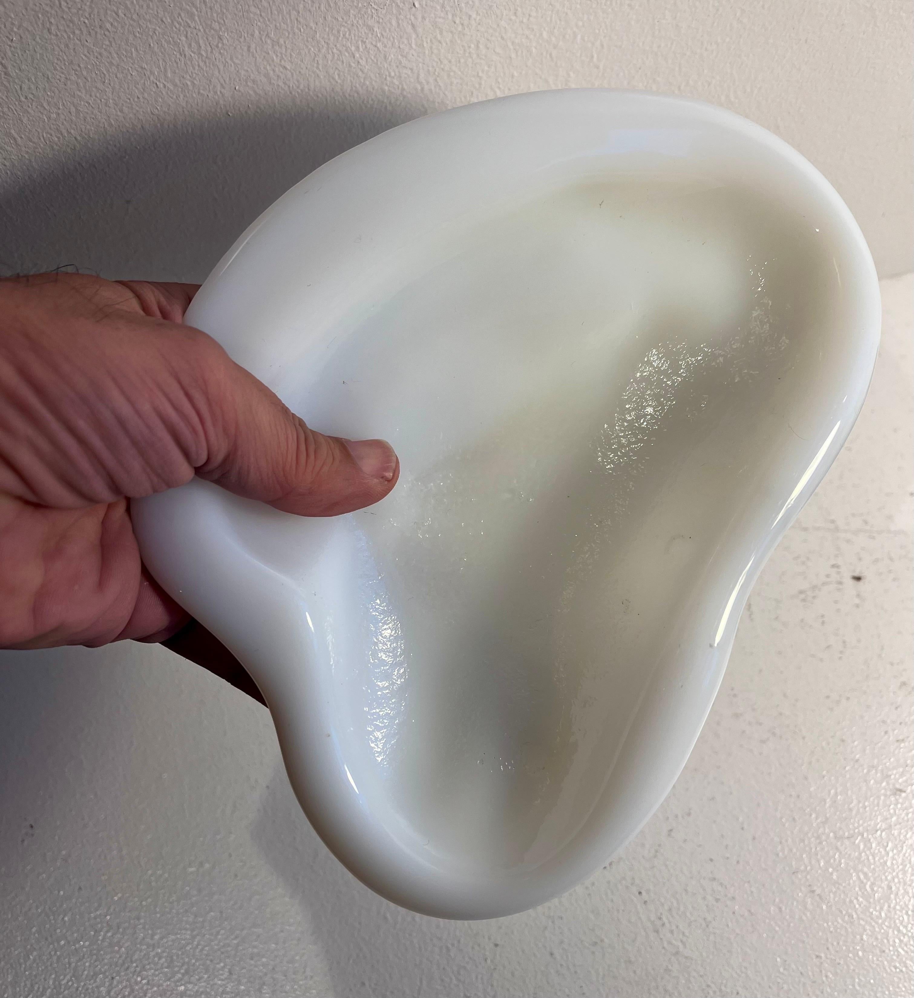 Paire de plats attrape-tout en verre organique de forme libre en vente 3