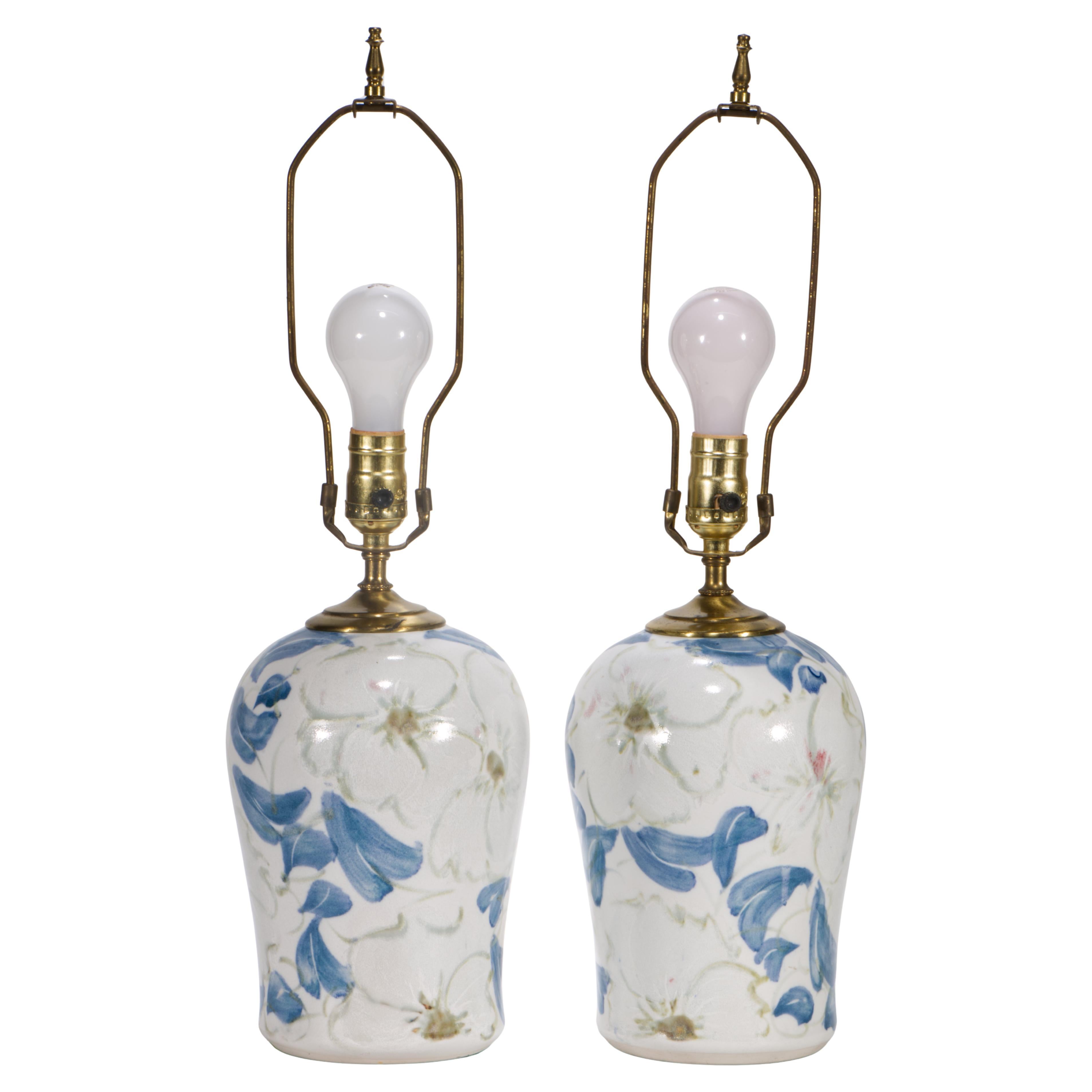 Paire de lampes de table en forme d
urne, Organic Modern American Studio Pottery, 1970 en vente