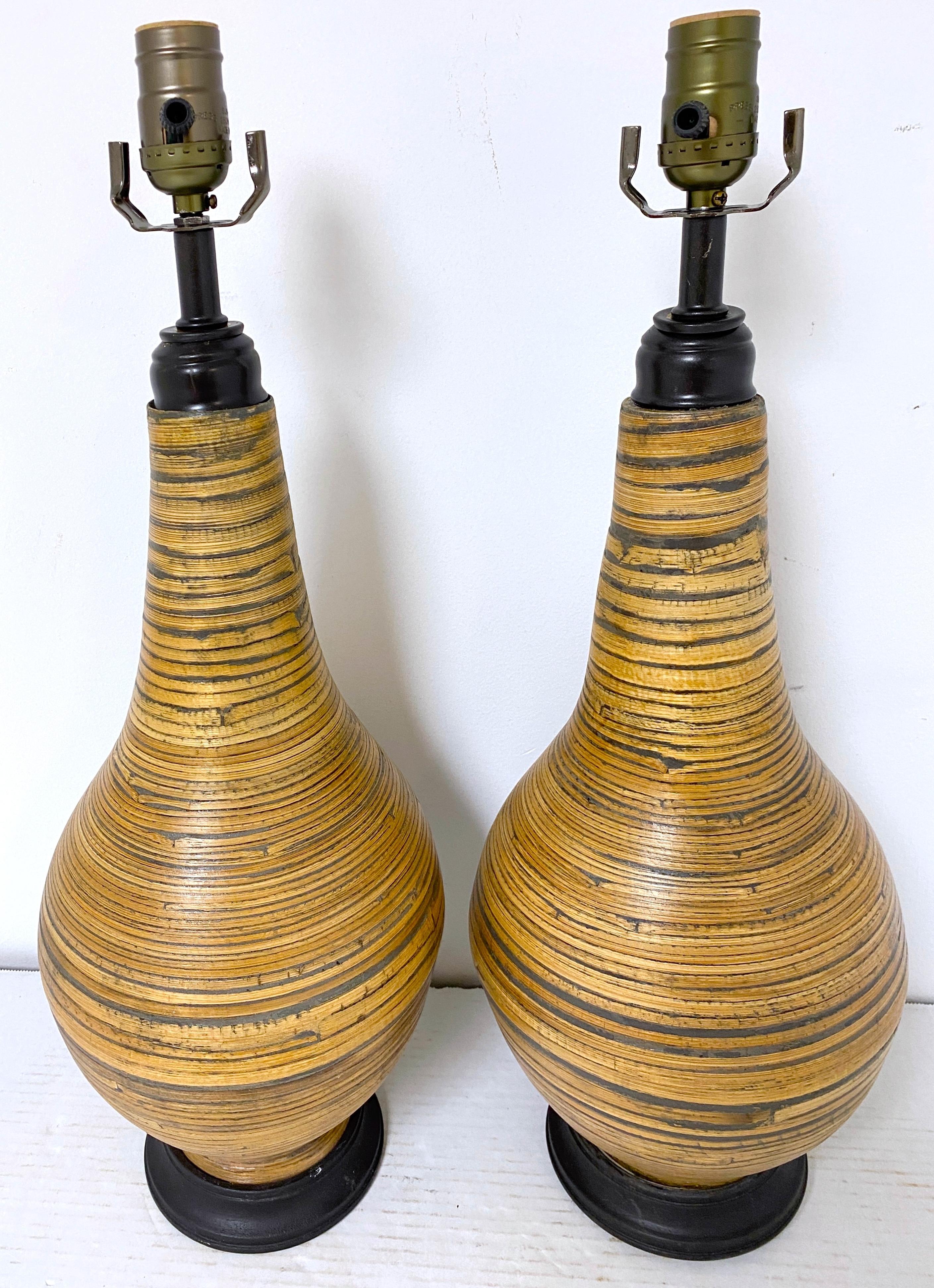 Ébénisé Paire de lampes modernes organiques en bambou en vente