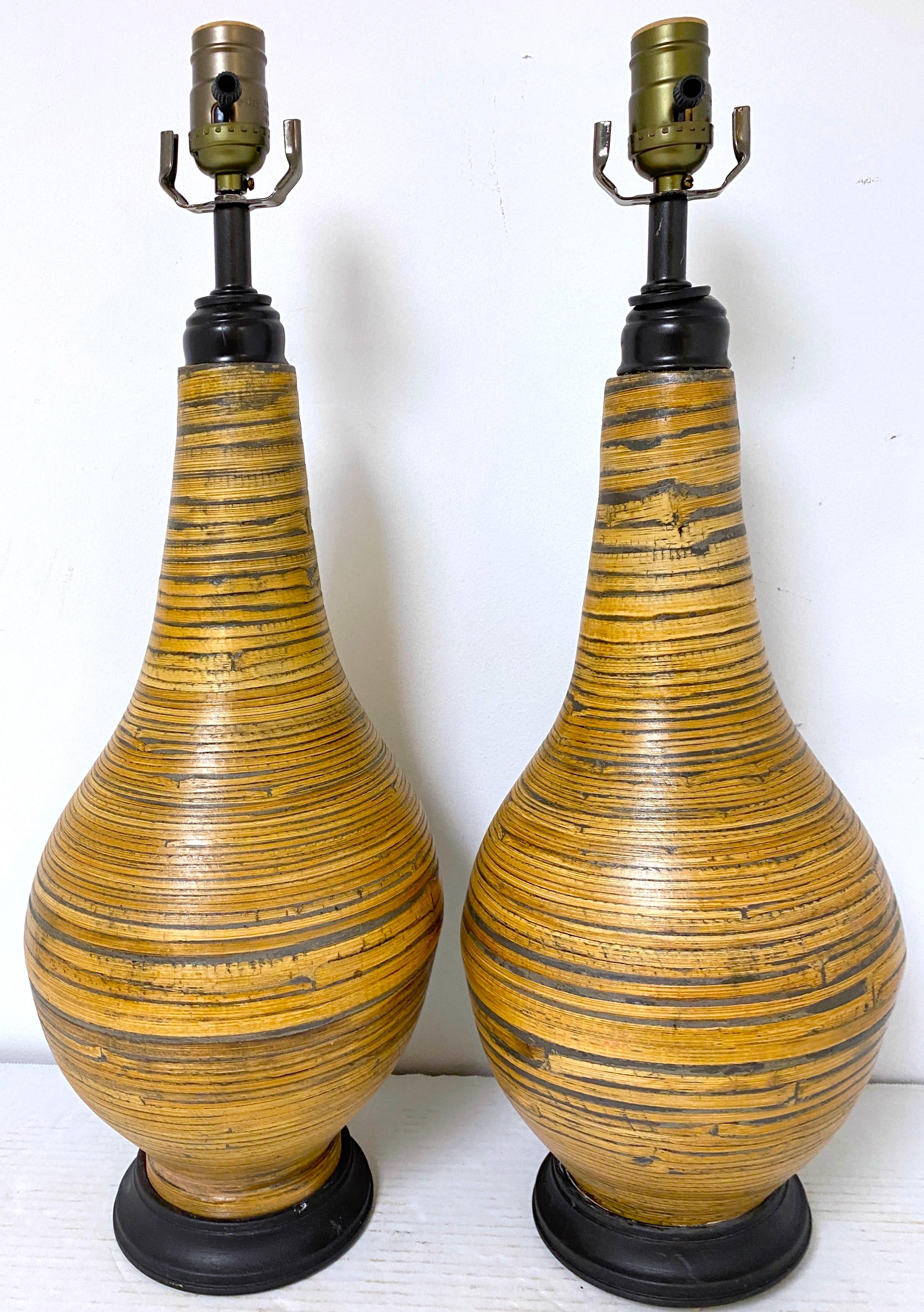 Paire de lampes modernes organiques en bambou Bon état - En vente à West Palm Beach, FL