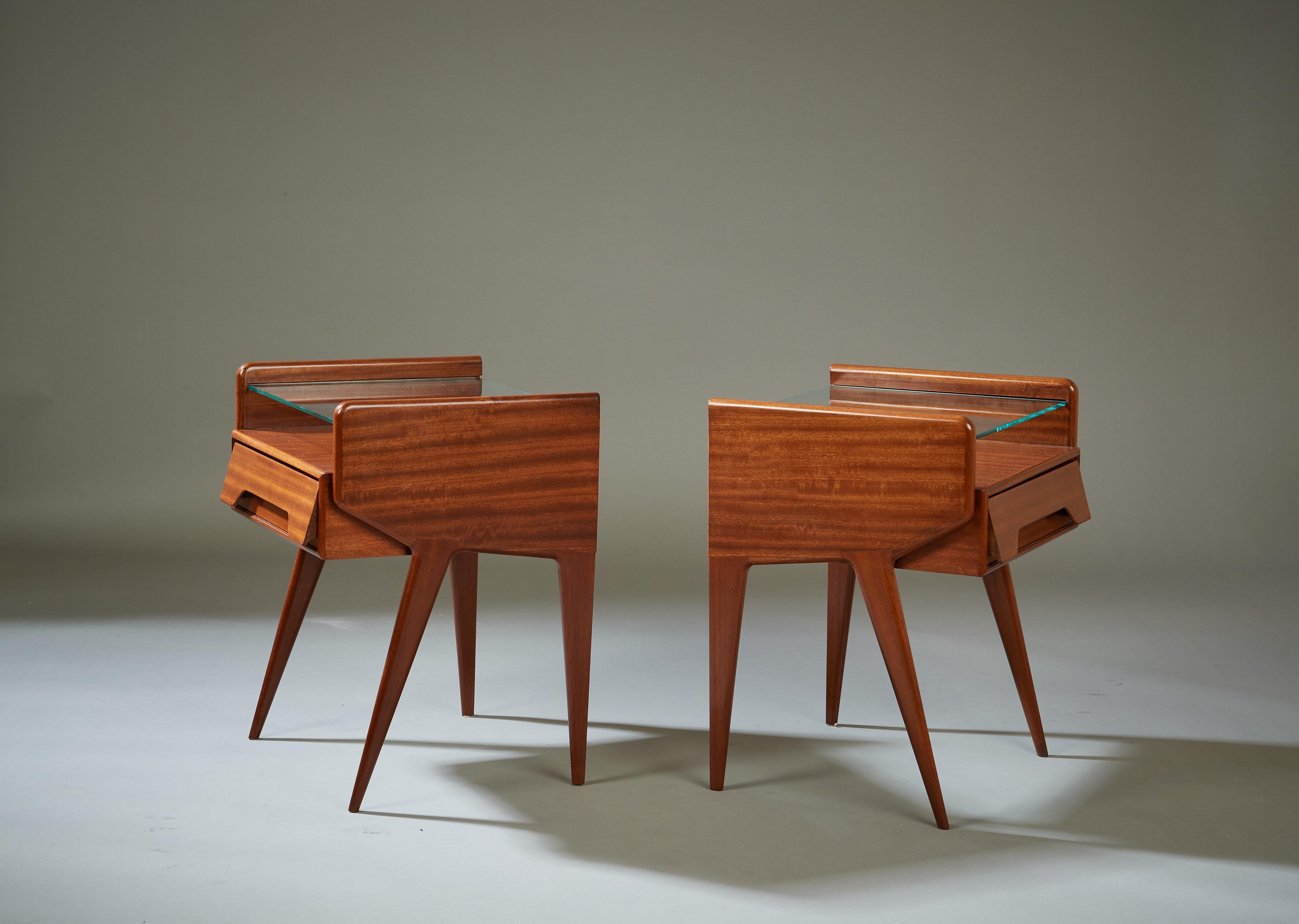 Pair of Organic Modern Mahogany & Glass Nightstands ITSO Ico Parisi, Italy 1950s In Good Condition For Sale In New York, NY