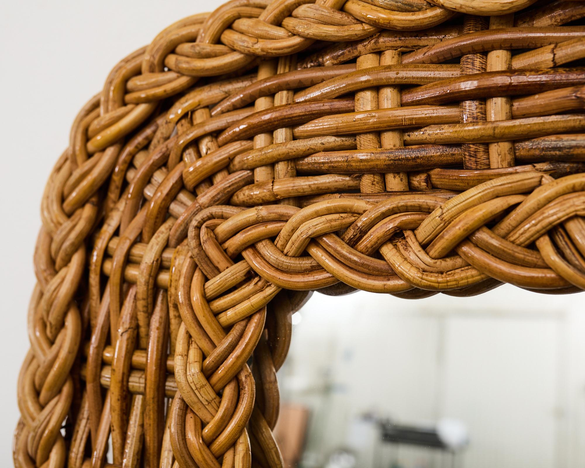 Coppia di specchi da parete moderni organici in vimini e rattan in vendita 7
