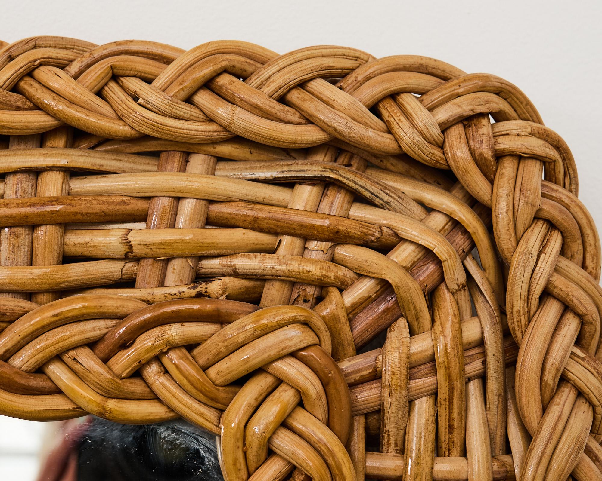 Coppia di specchi da parete moderni organici in vimini e rattan in vendita 2