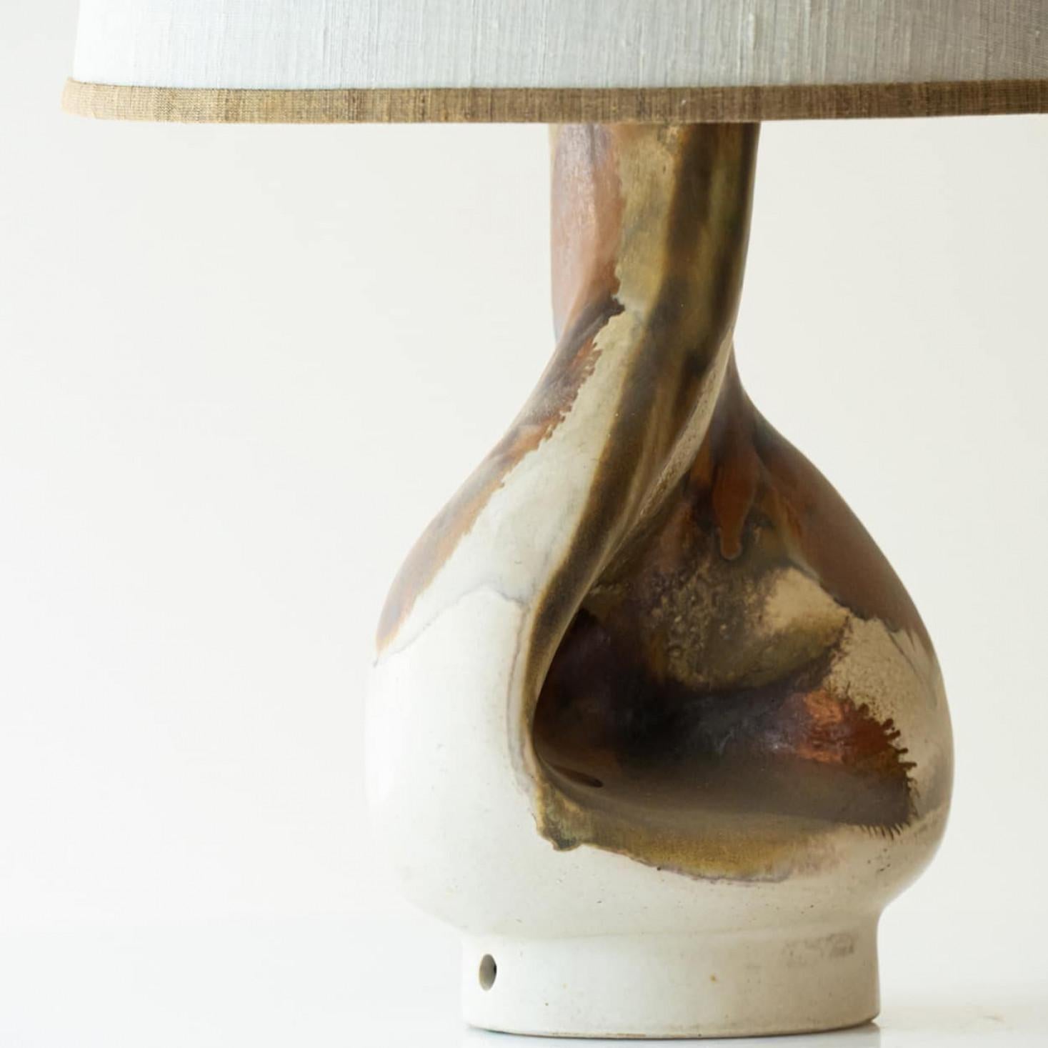 Pair of Organic Shaped Ceramic Table Lamps, Ecru Lampshade by R. Houben, 1960 In condizioni buone in vendita a Rijssen, NL