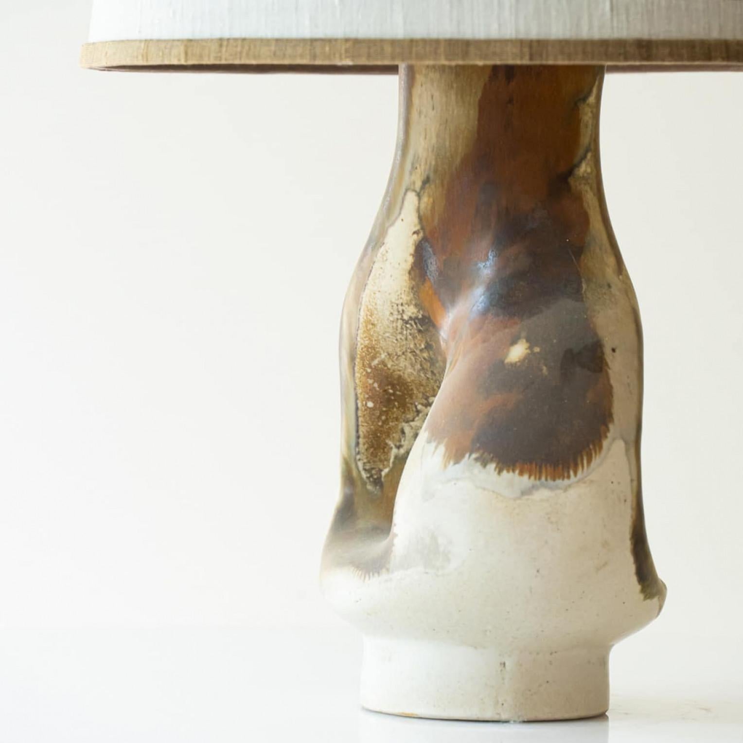 Paar organisch geformte Keramik-Tischlampen, Ecru-Lampenschirm von R. Houben, 1960 (Mitte des 20. Jahrhunderts) im Angebot