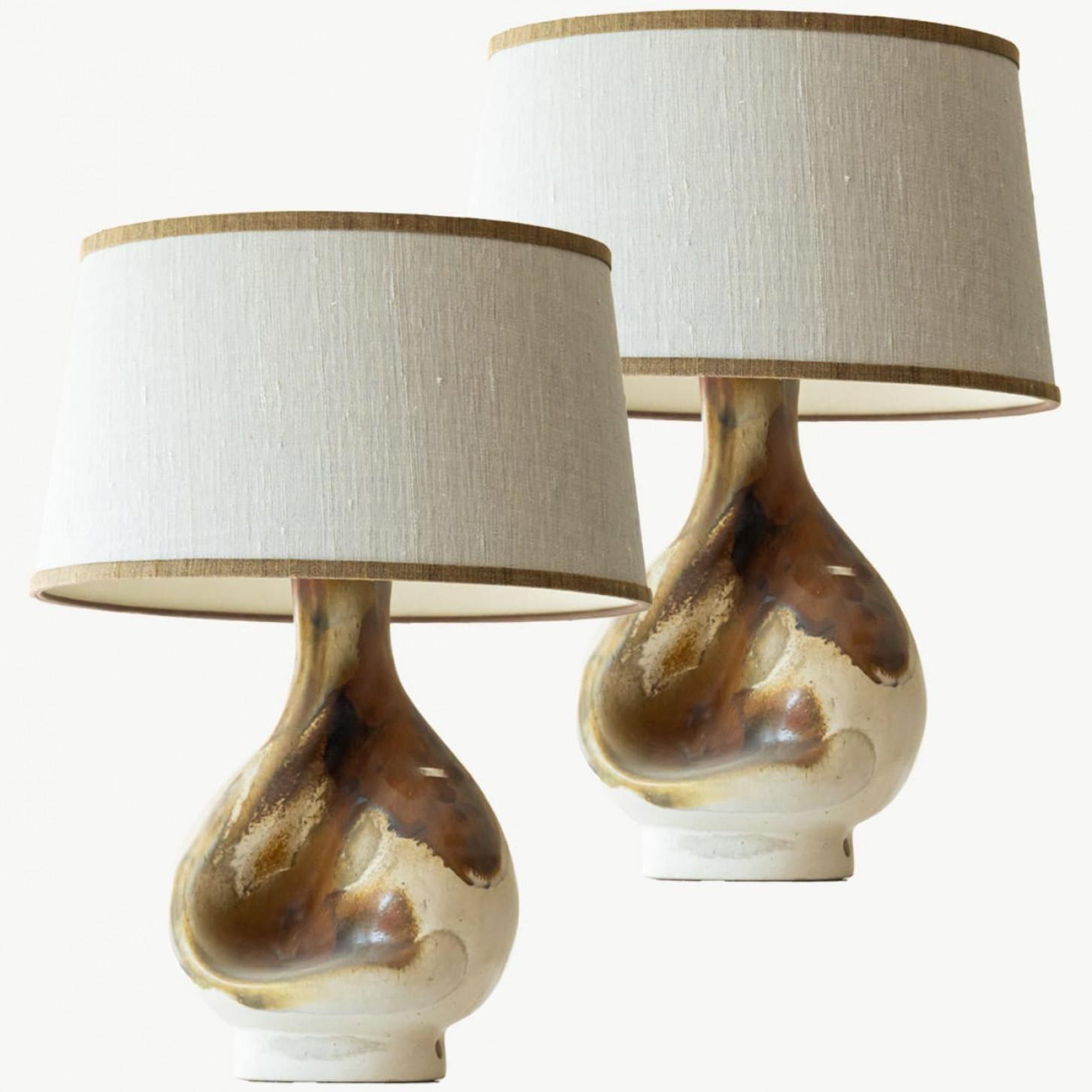 Paar organisch geformte Keramik-Tischlampen, Ecru-Lampenschirm von R. Houben, 1960 im Angebot 1
