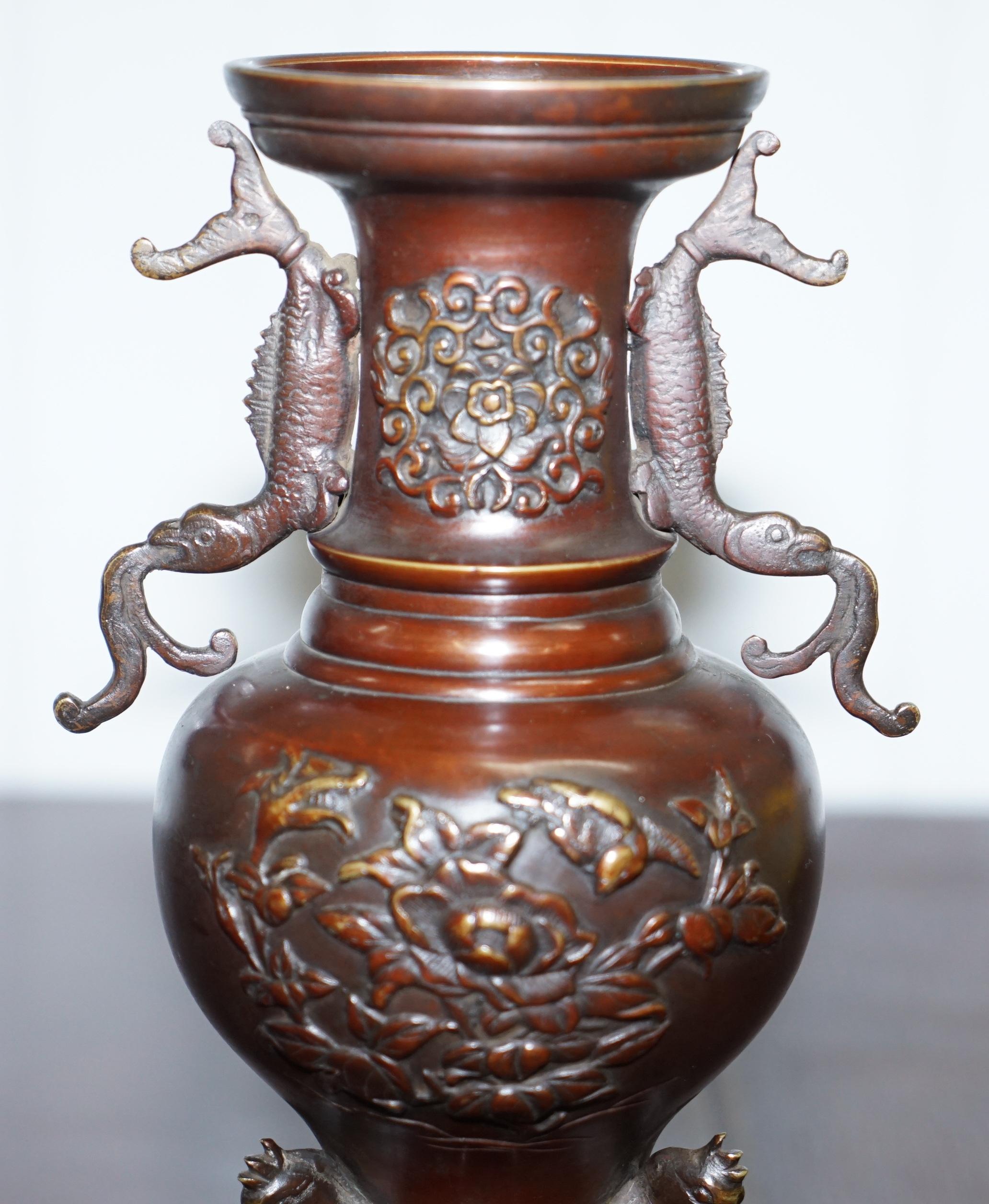 Pair of Oriental Bronze Urns Vases Bird Serpentine Decorations Chinese Japanese For Sale 3