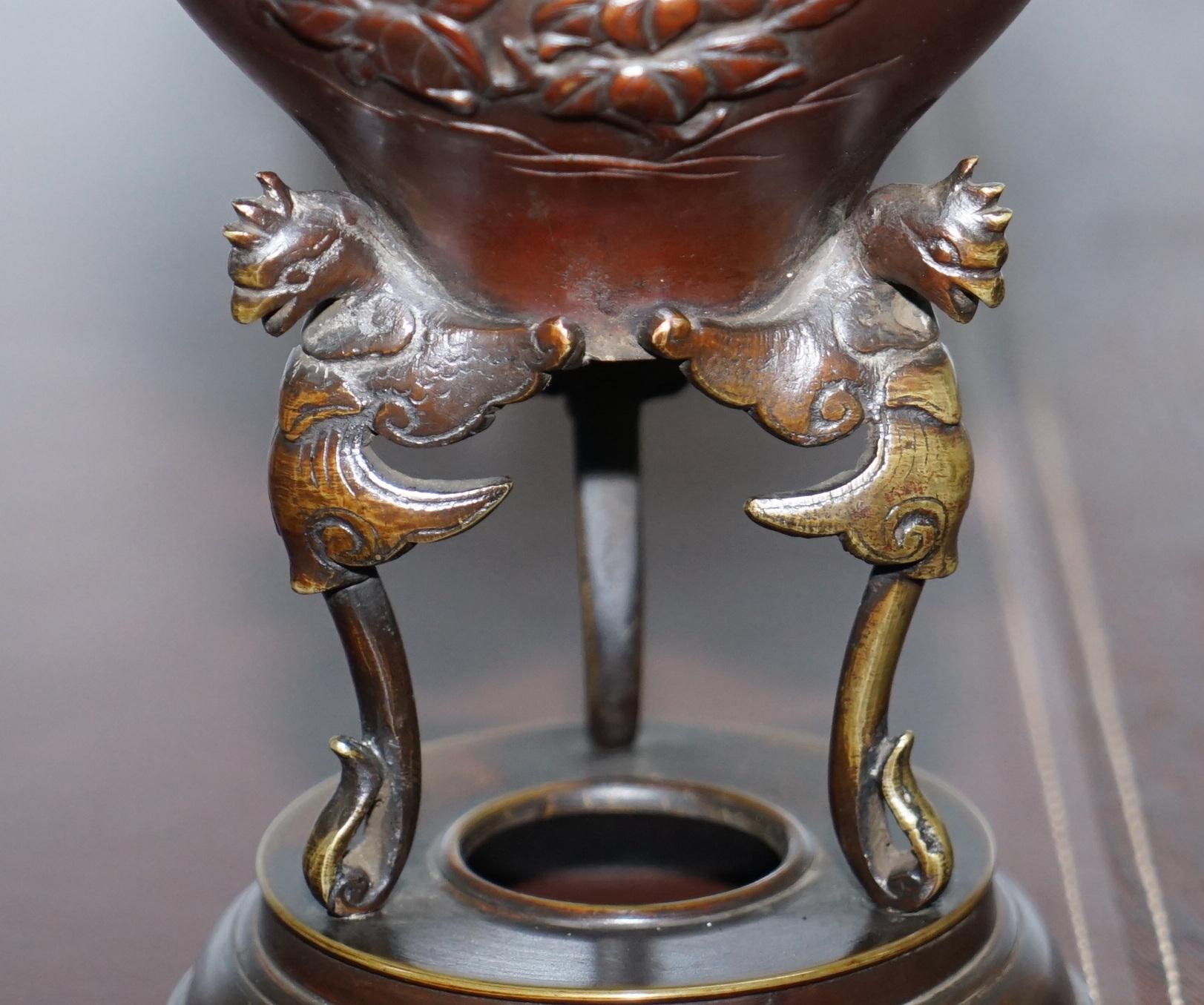 Pair of Oriental Bronze Urns Vases Bird Serpentine Decorations Chinese Japanese For Sale 4