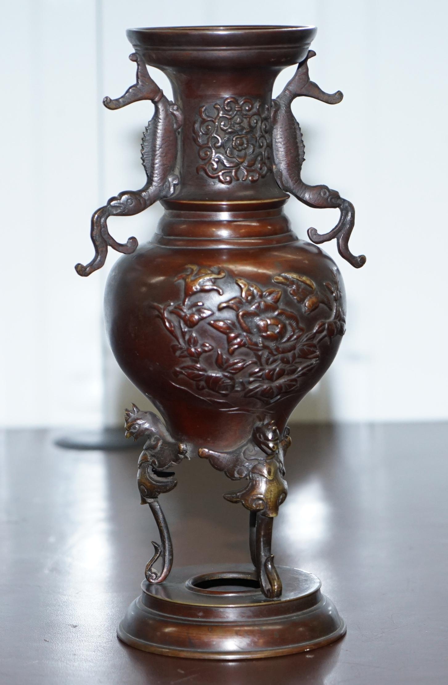 Pair of Oriental Bronze Urns Vases Bird Serpentine Decorations Chinese Japanese For Sale 6