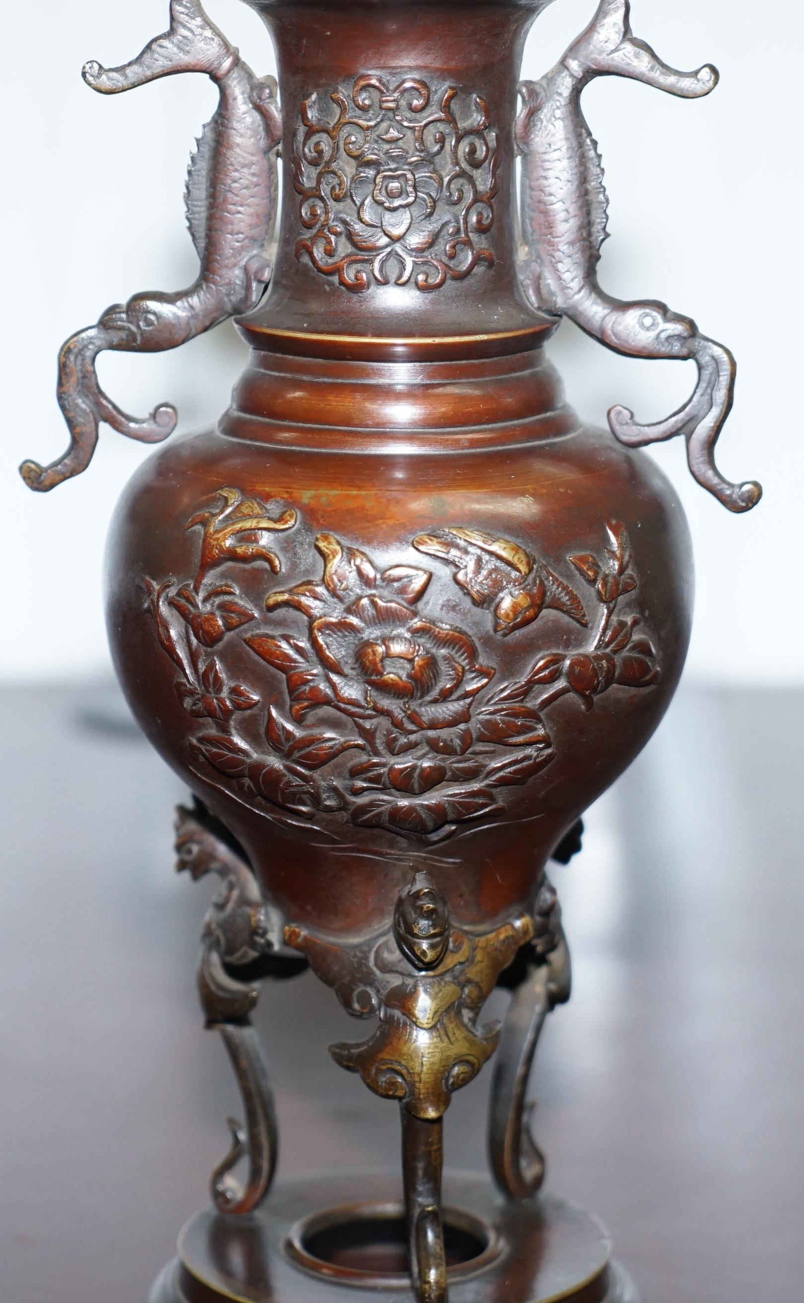 Pair of Oriental Bronze Urns Vases Bird Serpentine Decorations Chinese Japanese For Sale 9