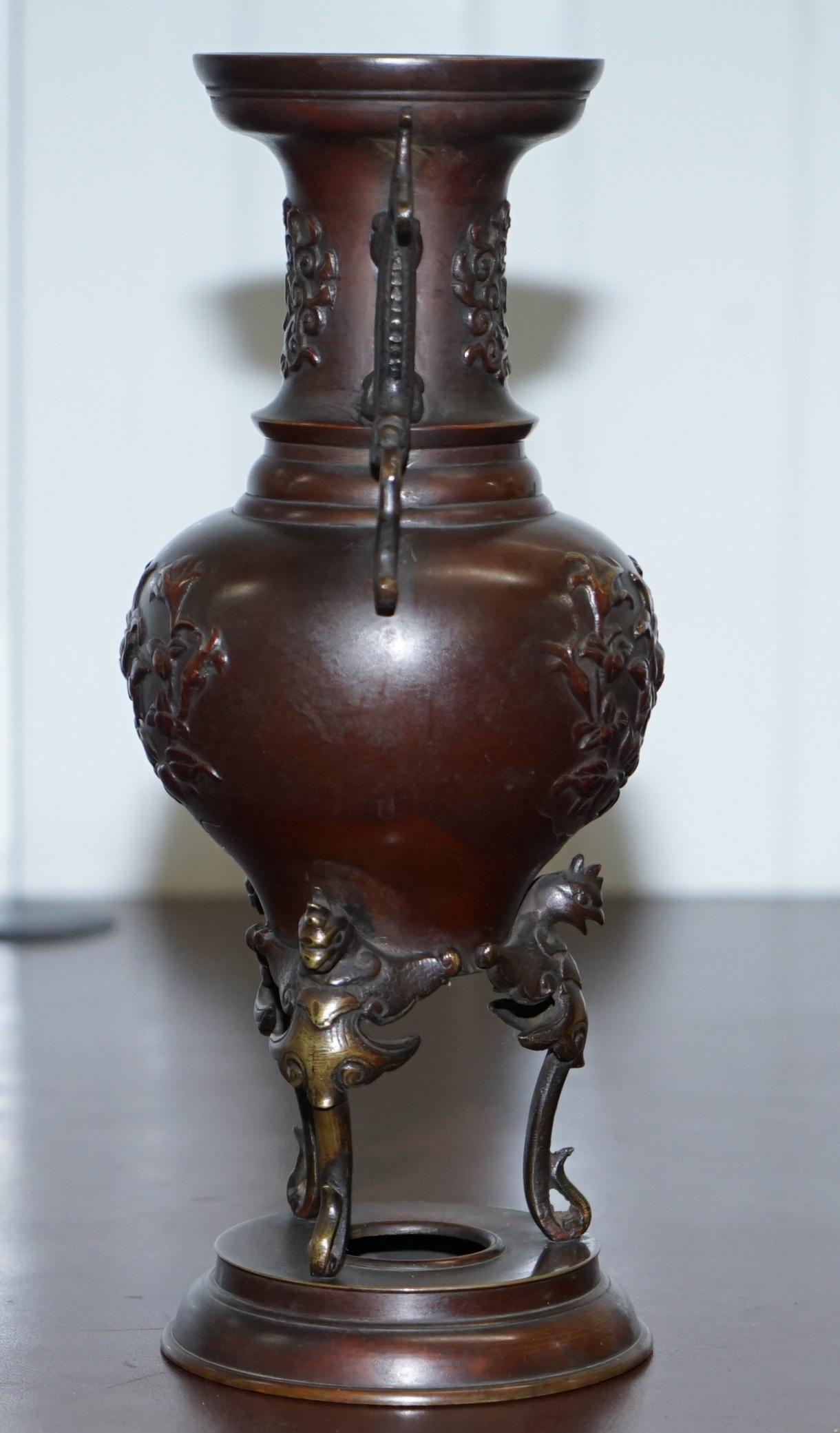 Pair of Oriental Bronze Urns Vases Bird Serpentine Decorations Chinese Japanese For Sale 11