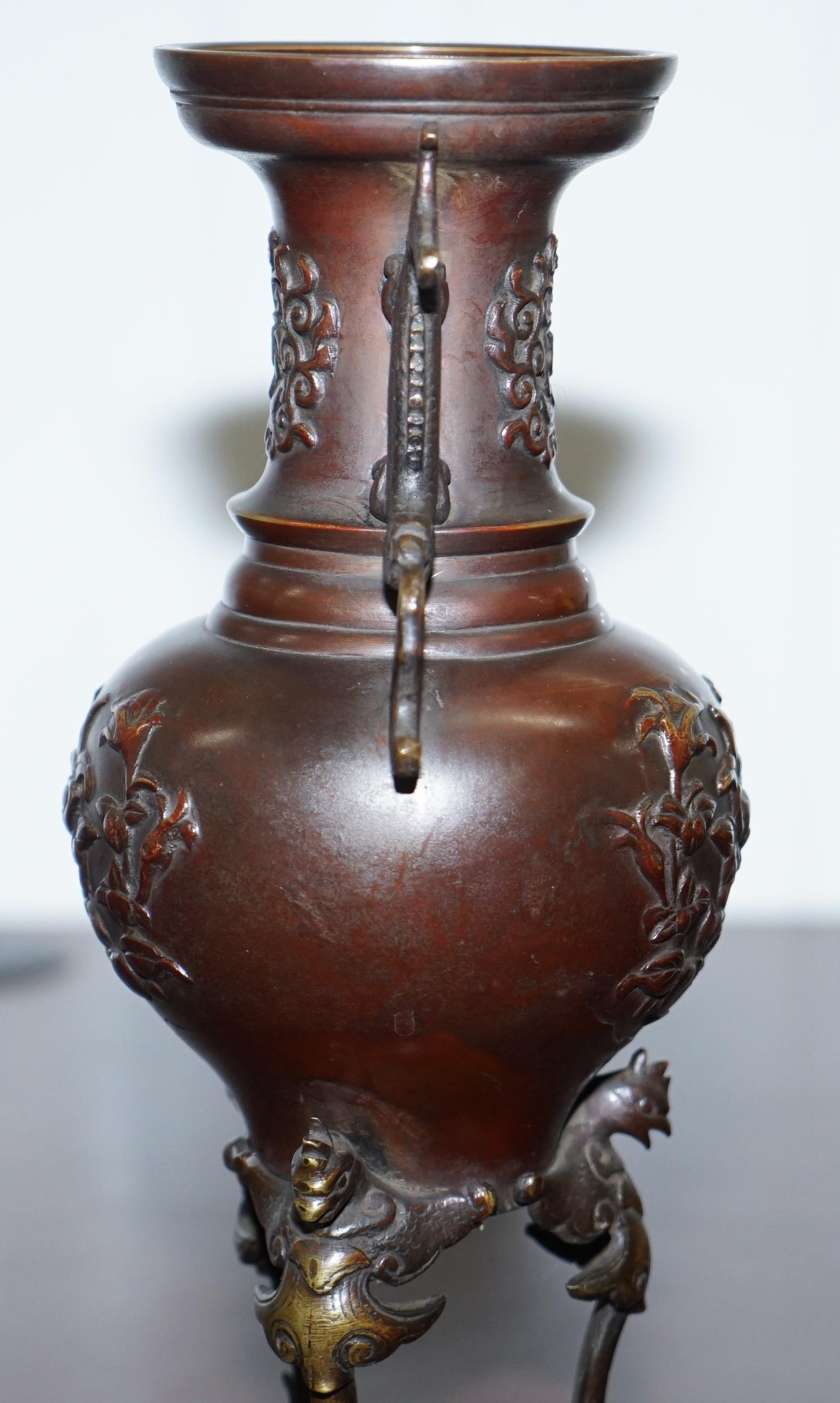 Pair of Oriental Bronze Urns Vases Bird Serpentine Decorations Chinese Japanese For Sale 12