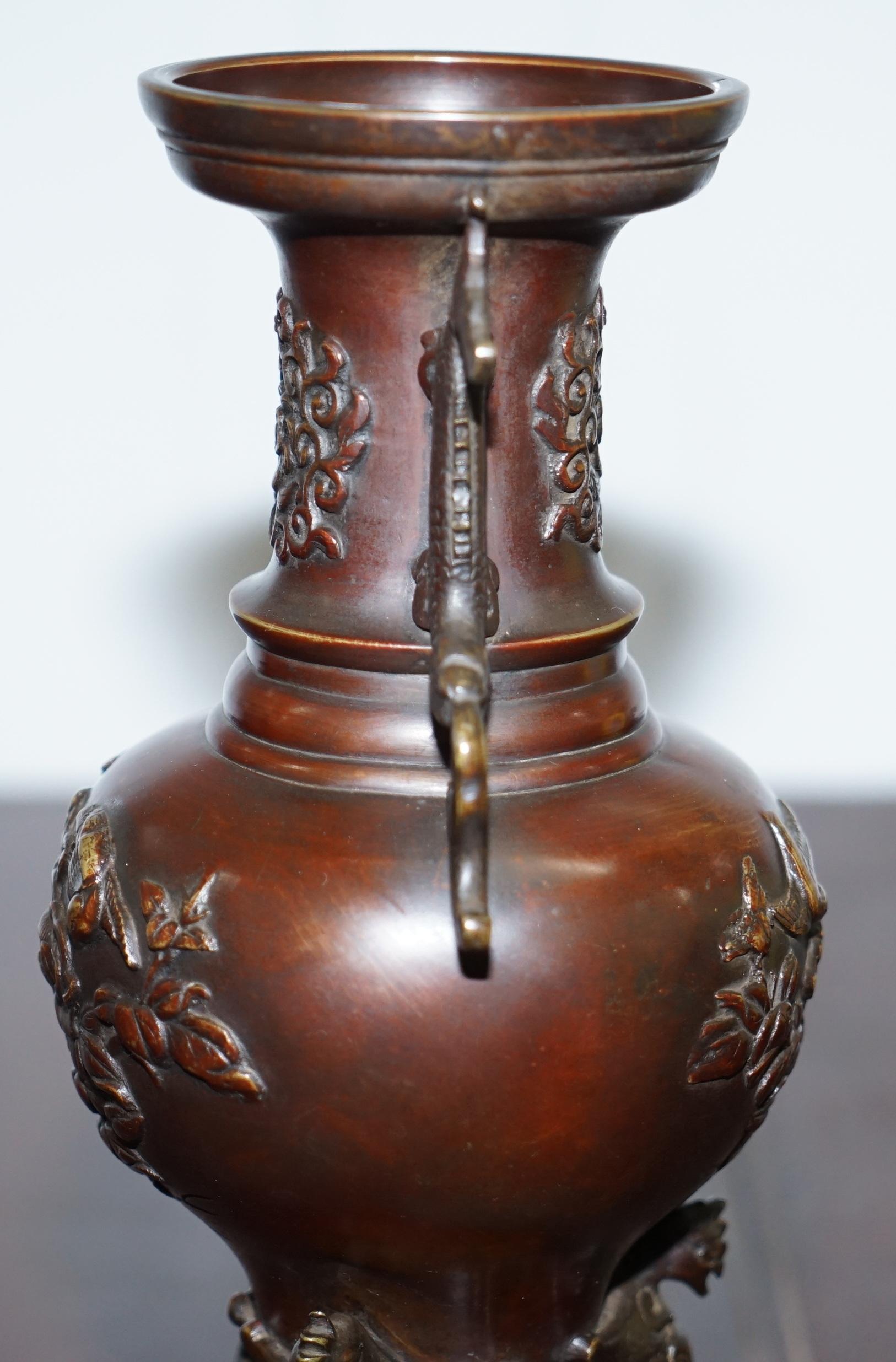 20th Century Pair of Oriental Bronze Urns Vases Bird Serpentine Decorations Chinese Japanese For Sale