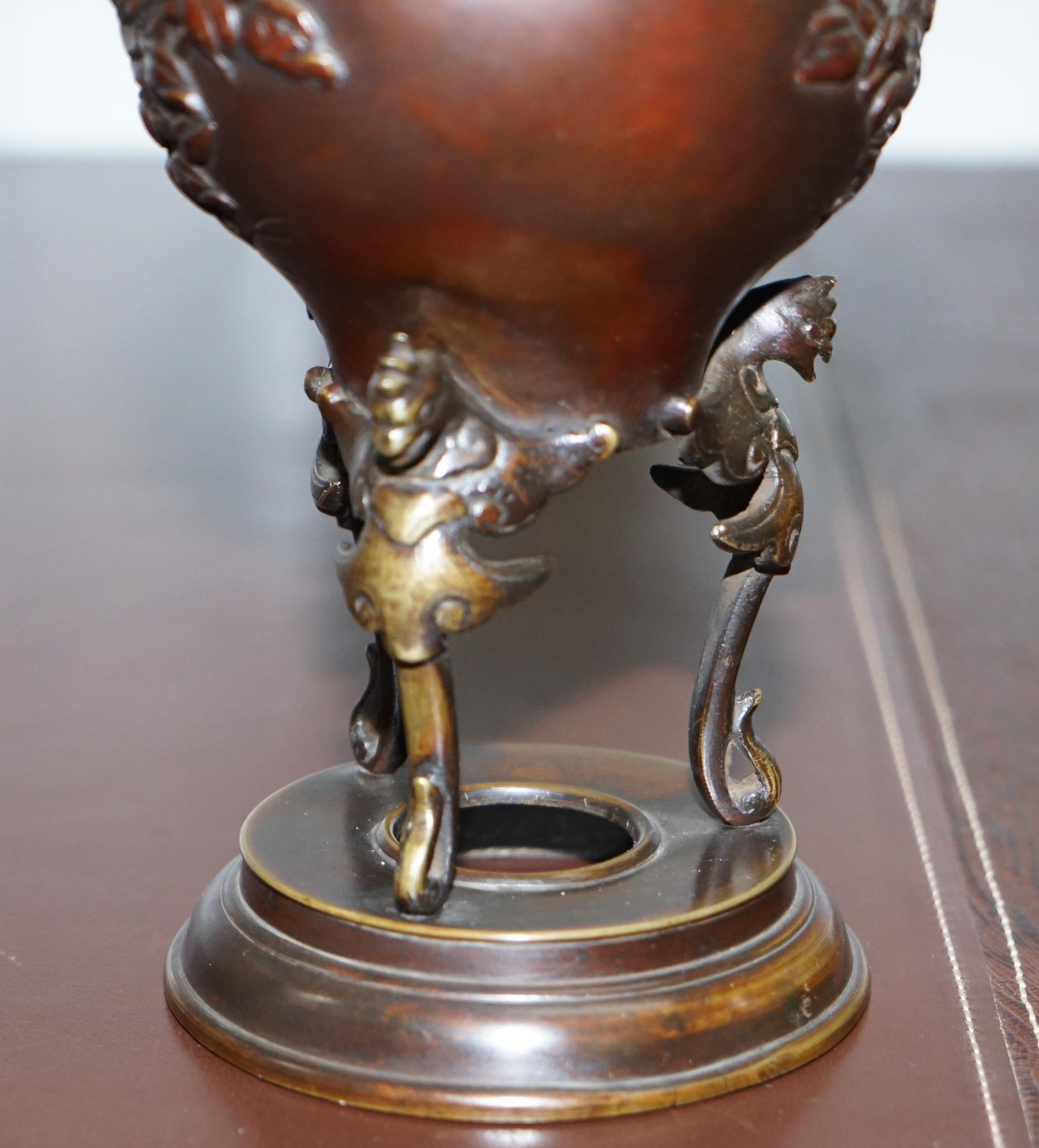 Pair of Oriental Bronze Urns Vases Bird Serpentine Decorations Chinese Japanese For Sale 1