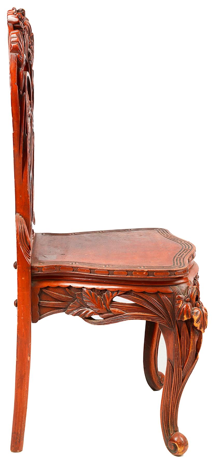 Sculpté à la main Paire de chaises orientales, XIXe siècle en vente