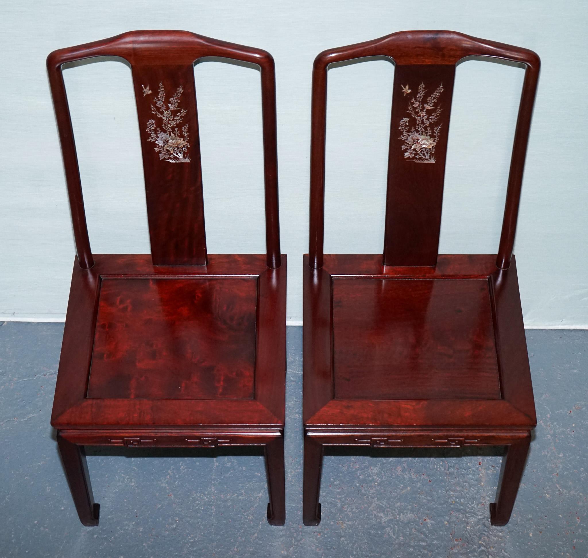 Pärchen aus ostchinesischem Hartholz, Perlmutt, eingelegt, A. Hall Stühle im Angebot 3